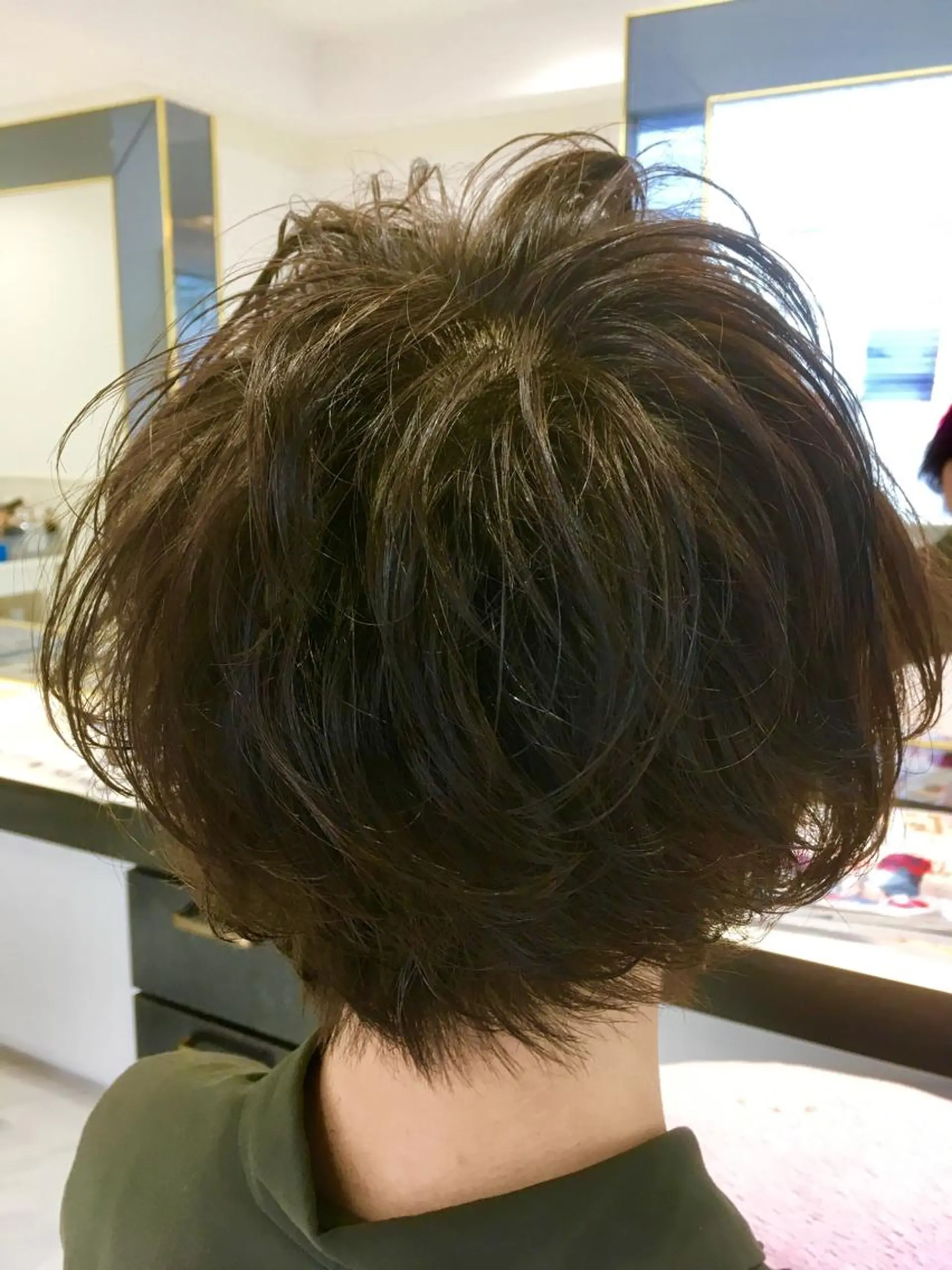 ショート カラー カット パーマ 井口 真人のヘアスタイル