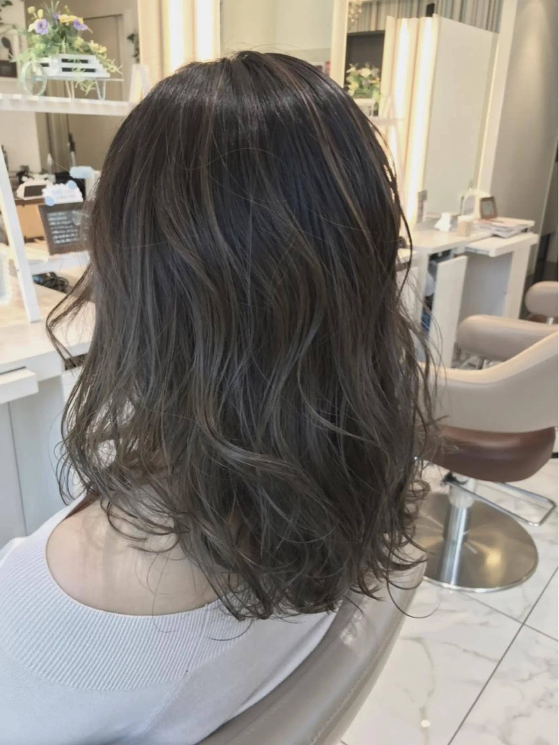 ミディアム カラー バレイヤージュ グレージュ レイヤーカット カット ヘアカラー 山崎俊輔/髪質改善 /バレイヤージュのヘアスタイル