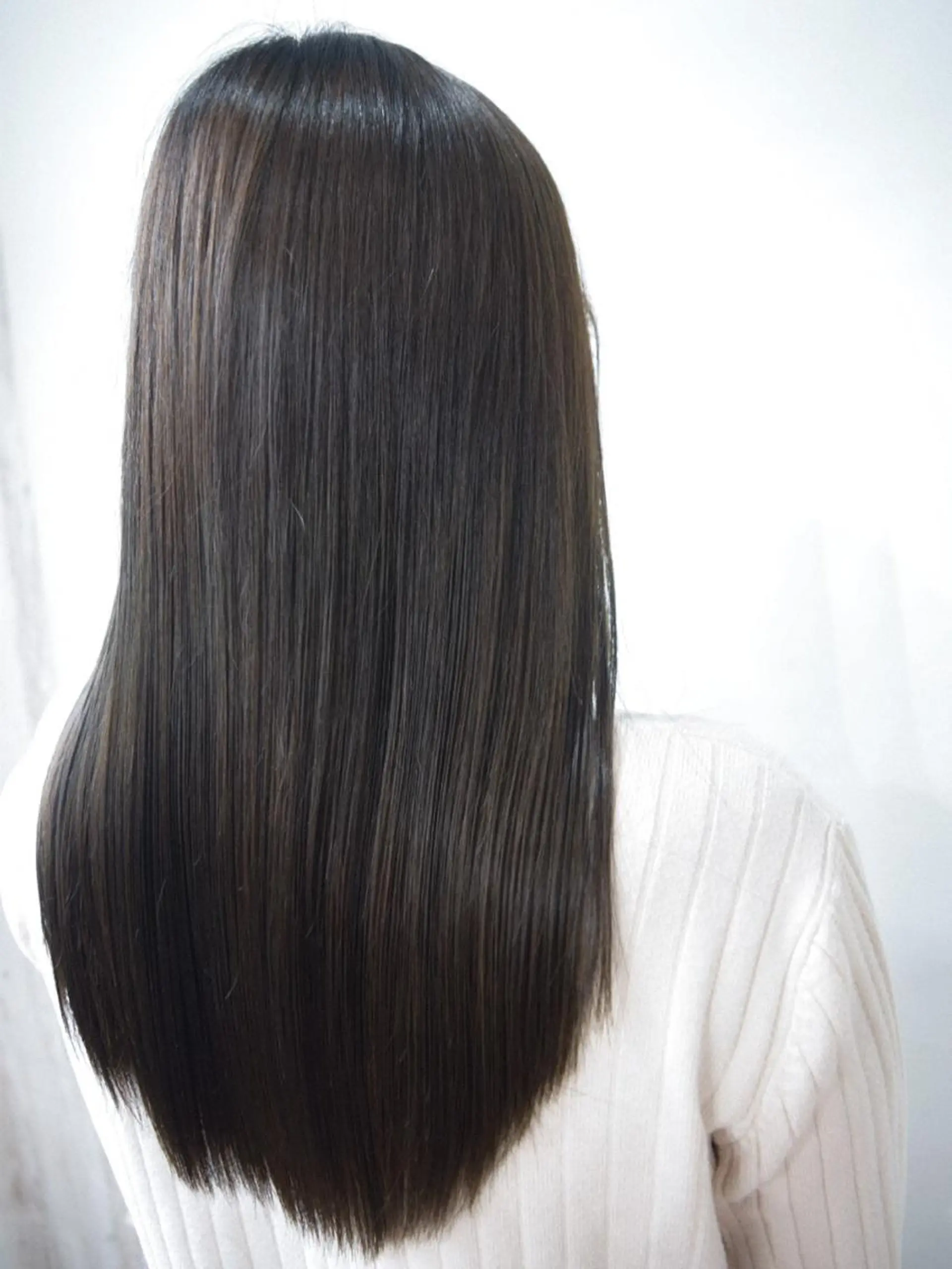 セミロング カラー グレージュ オリーブグレージュ オリーブグレー 髪質改善 ハイトーンカラー RYUのヘアスタイル