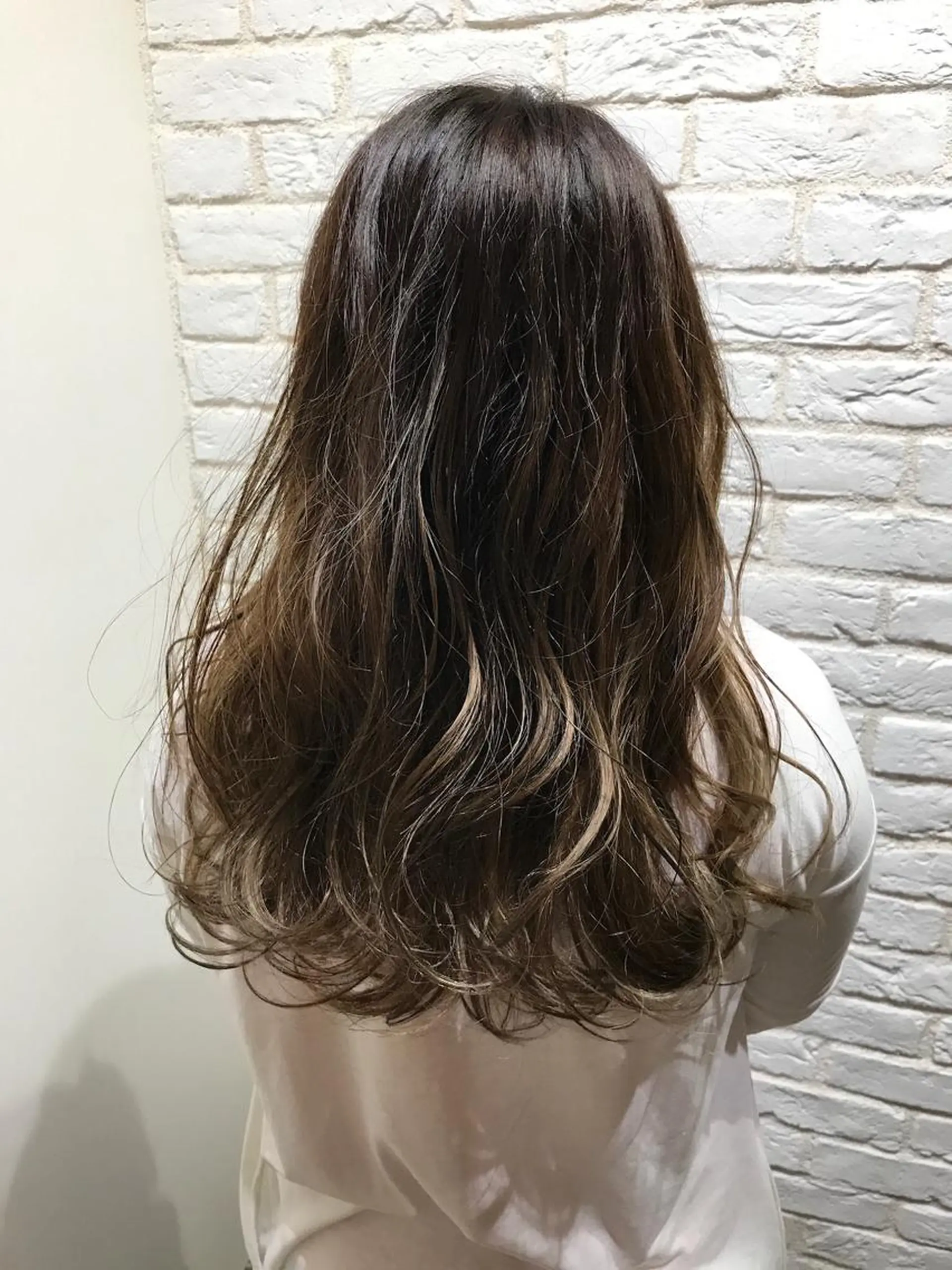 ロング カラー Neale. yumiのヘアスタイル