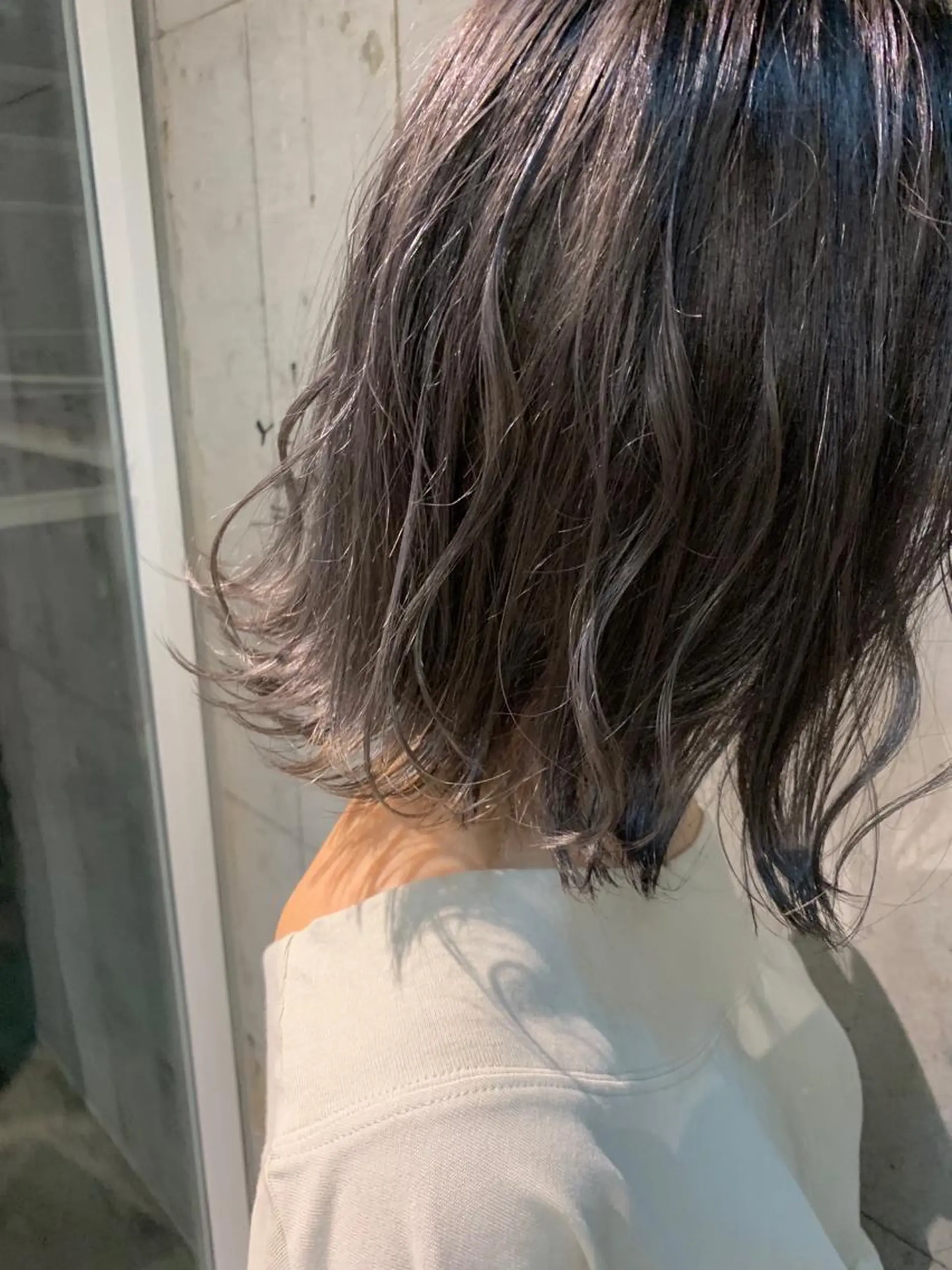 セミロング カラー セミロングパーマ ベージュカラー ブリーチ イヤリングカラー ハイライトカラー SALOWIN表参道店所属・マンツーマン×半個室 まちだきょうすけのヘアスタイル