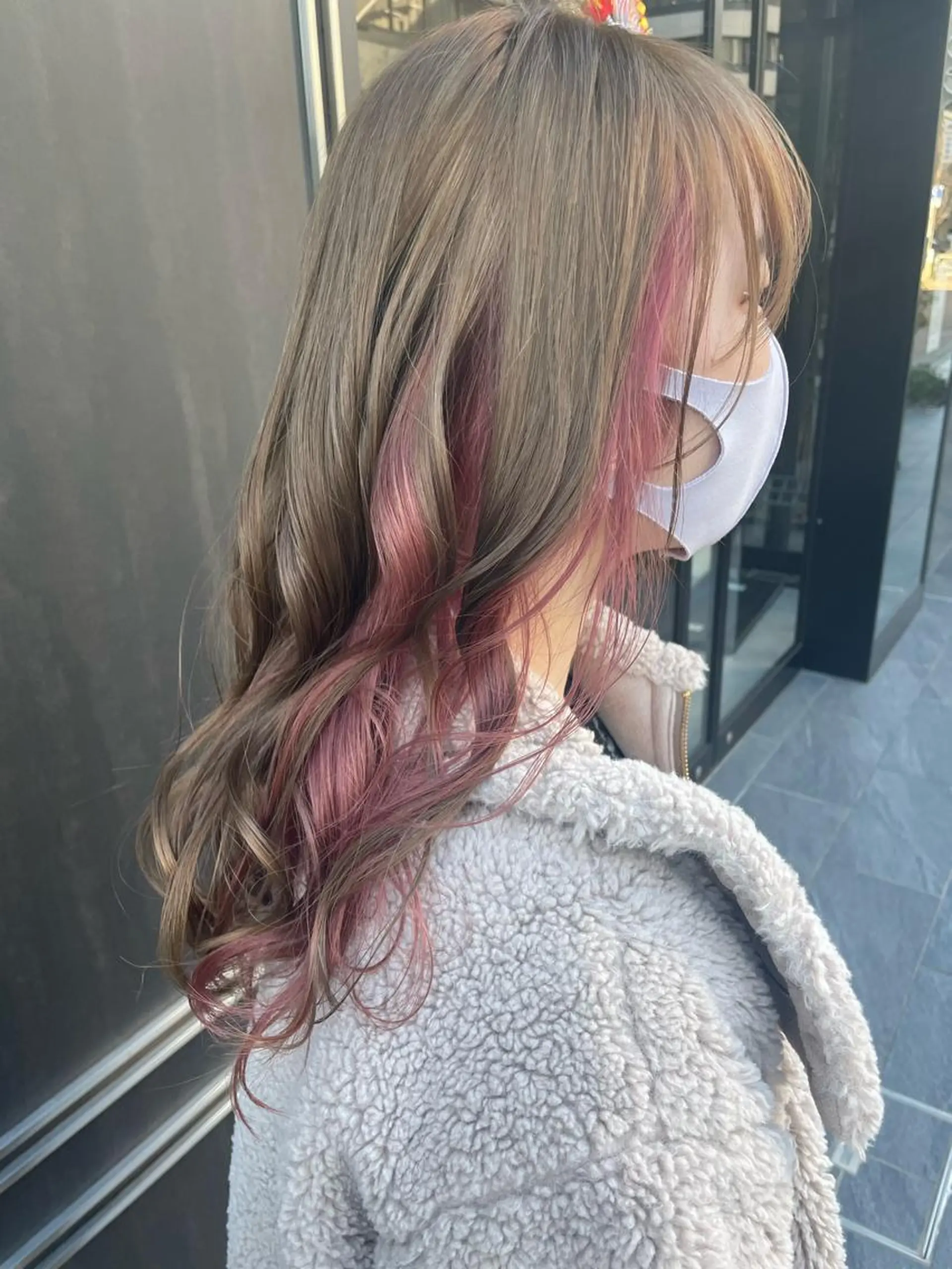 カラー ベージュカラー ブリーチ ケアブリーチ ミルクティーベージュ ピンクカラー A/LEE所属・久保田 千尋のヘアスタイル