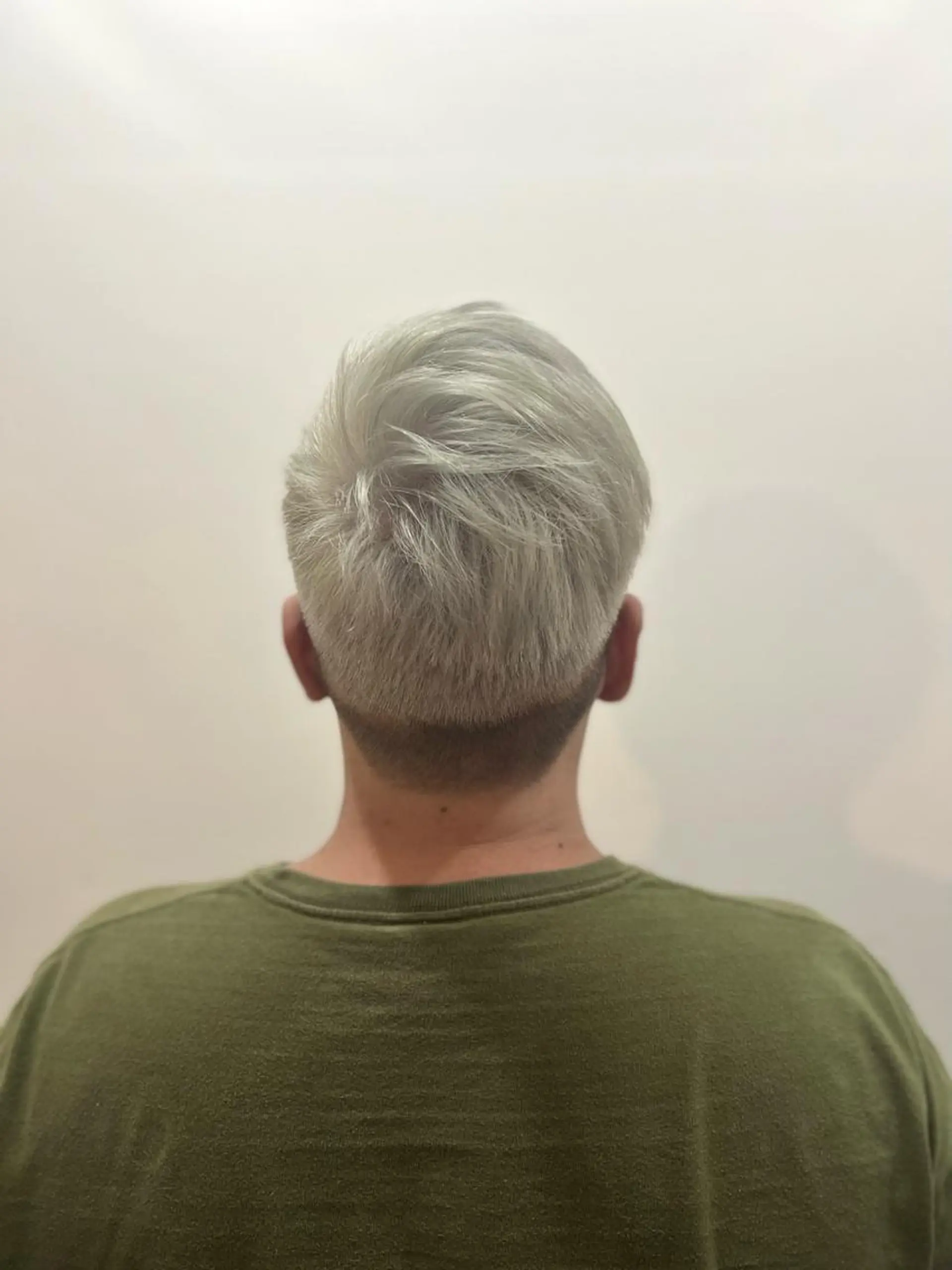 ショート カラー メンズ メンズショート シルバー ショートヘア ヘアカラー Style Tのヘアスタイル