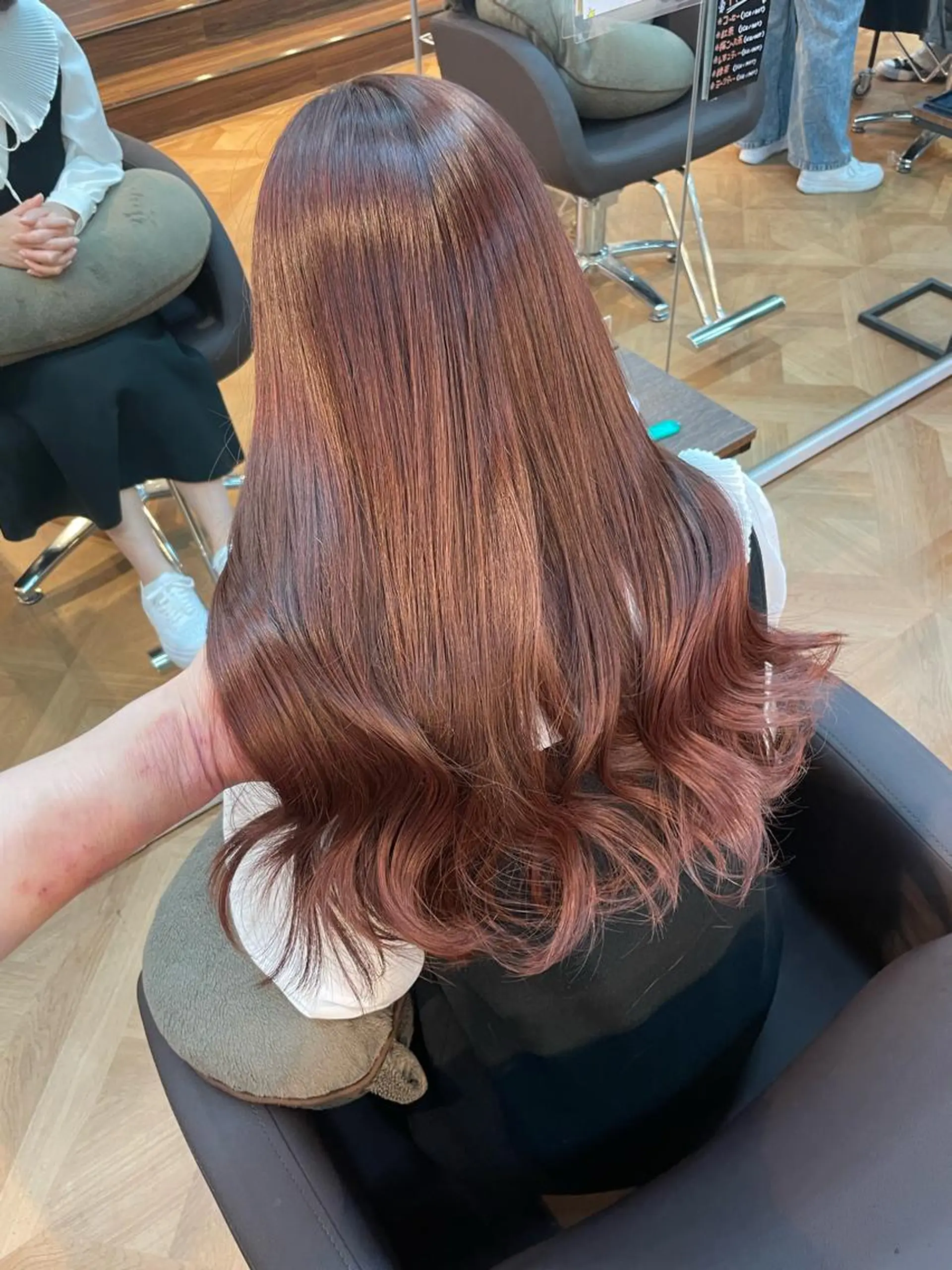 セミロング カラー ピンクカラー チヒョ🦋 韓国hair🇰🇷のヘアスタイル