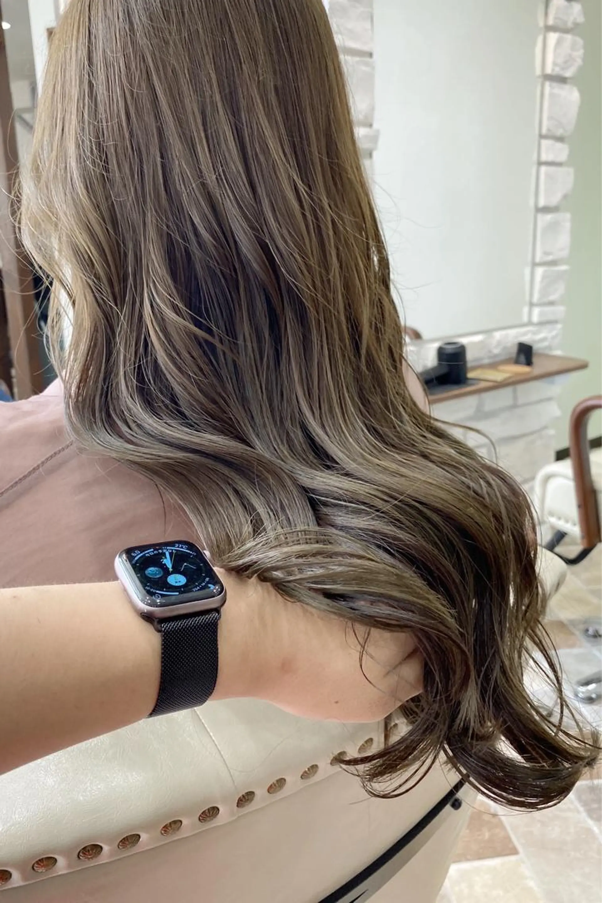 ロング 髪質改善カラー× 美髪ストレート前出のヘアスタイル