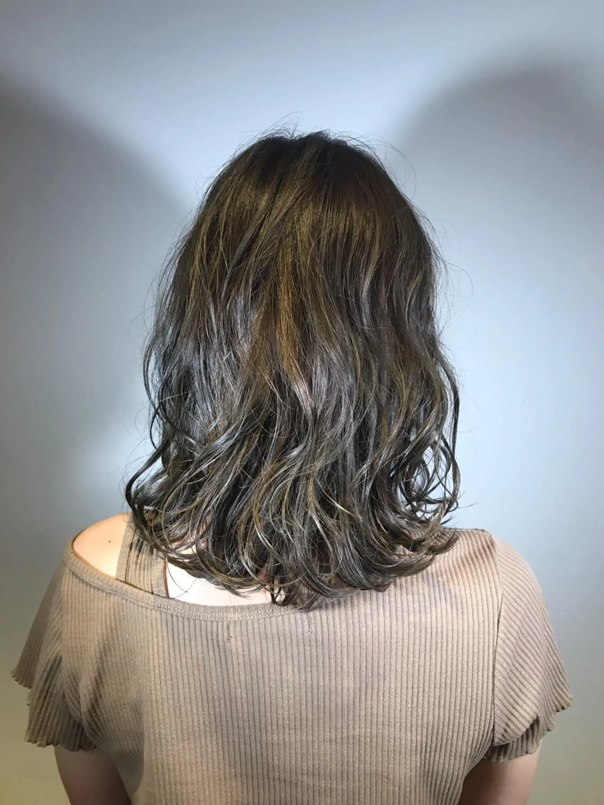 セミロング カラー BIANCO北堀江 AKANEのヘアスタイル