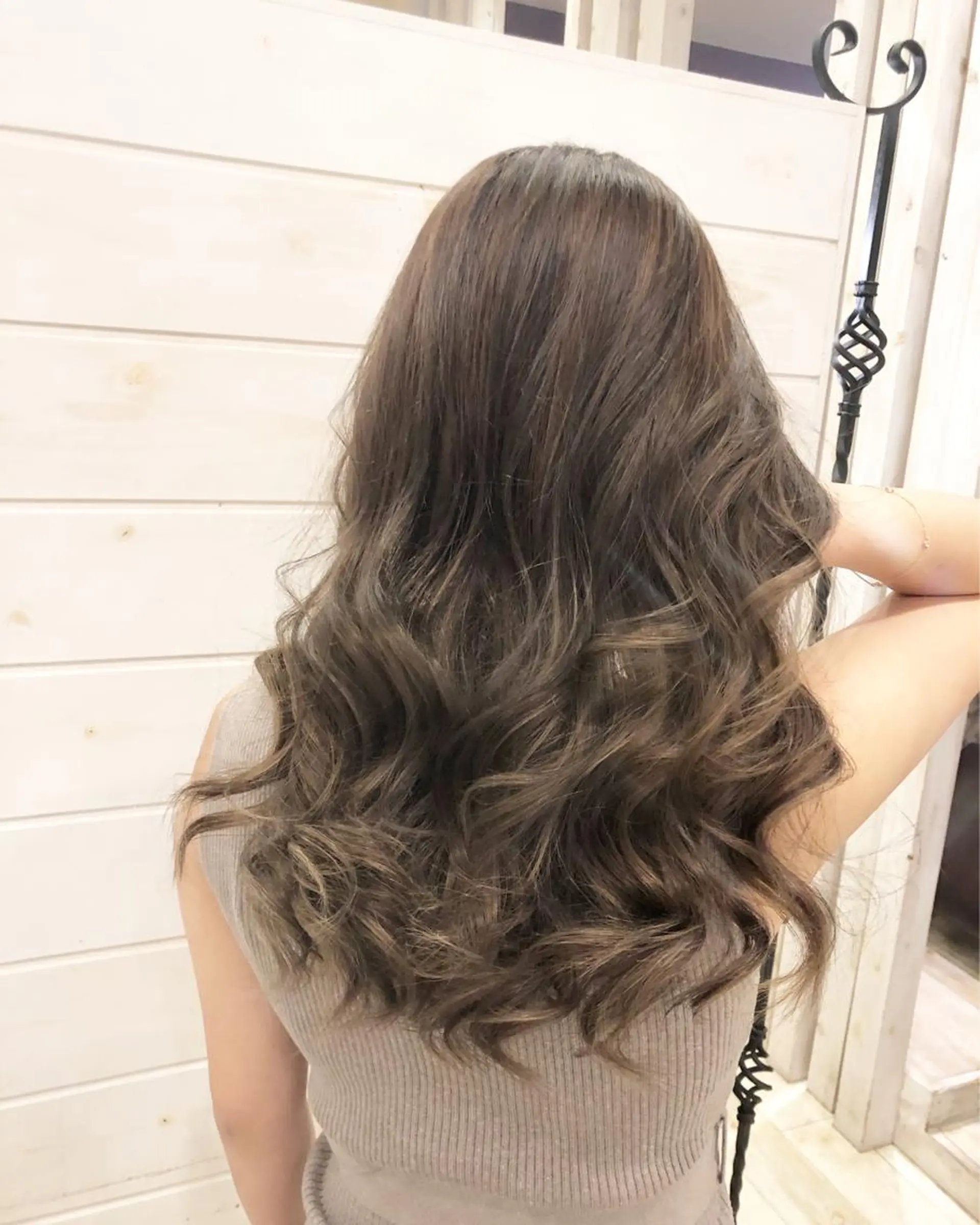 ロング カラー ブリーチ グラデーションカラー グレージュ ハイライトカラー ハイライト Crén by marie 真嘉比店所属・東恩納 誠のヘアスタイル