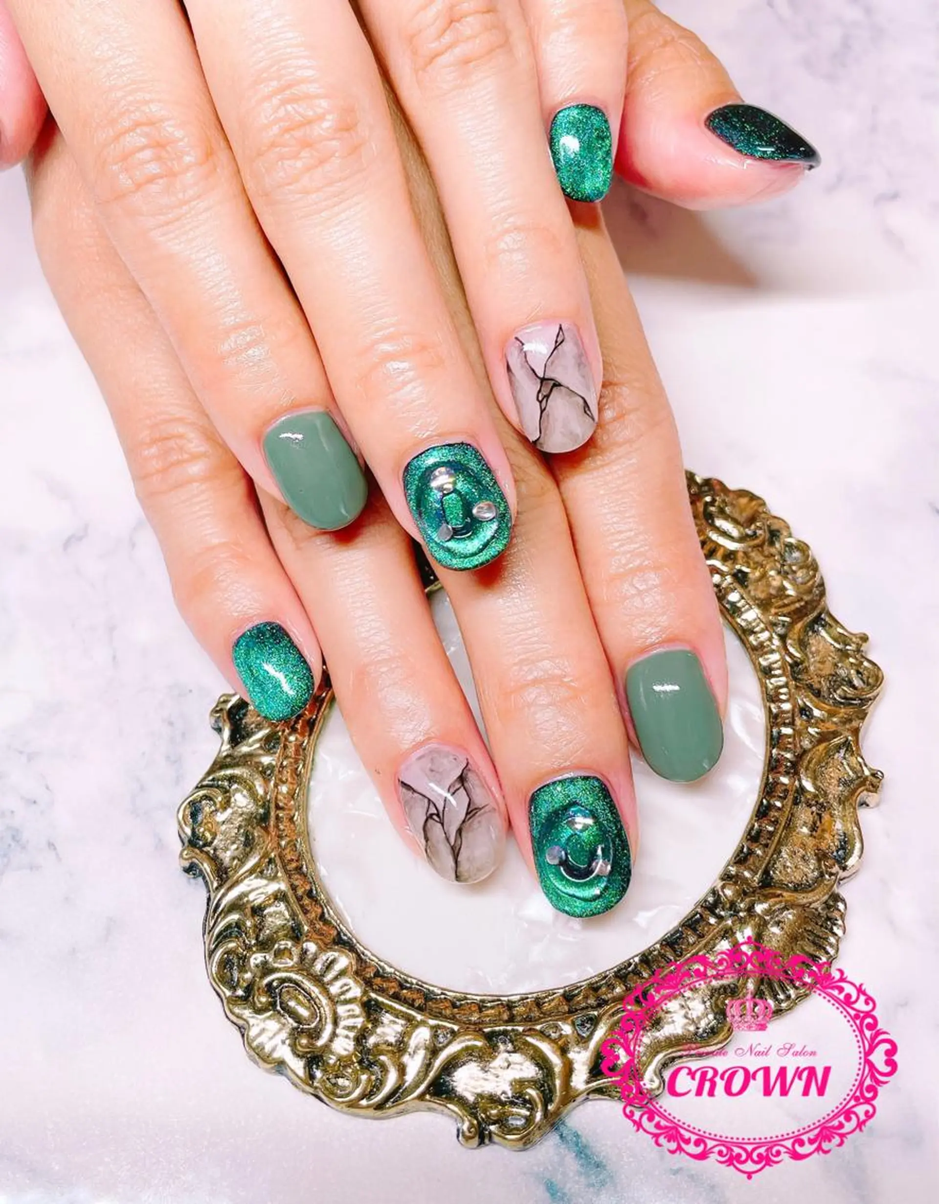 ネイル ハンドネイル CROWN プライベートサロンのネイルデザイン