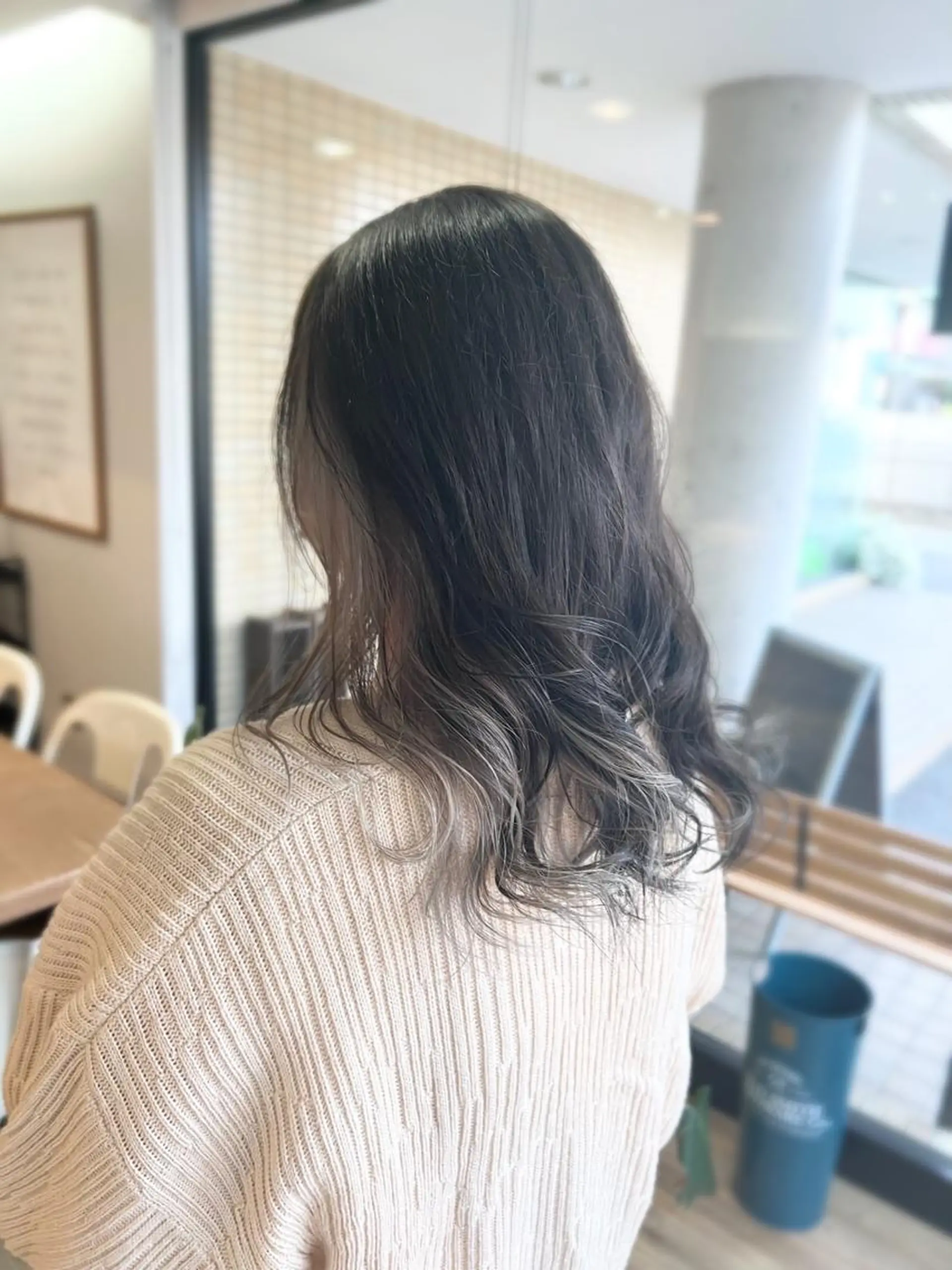 セミロング カラー シルバー ヘアカラー トリートメント 堀 望美のヘアスタイル