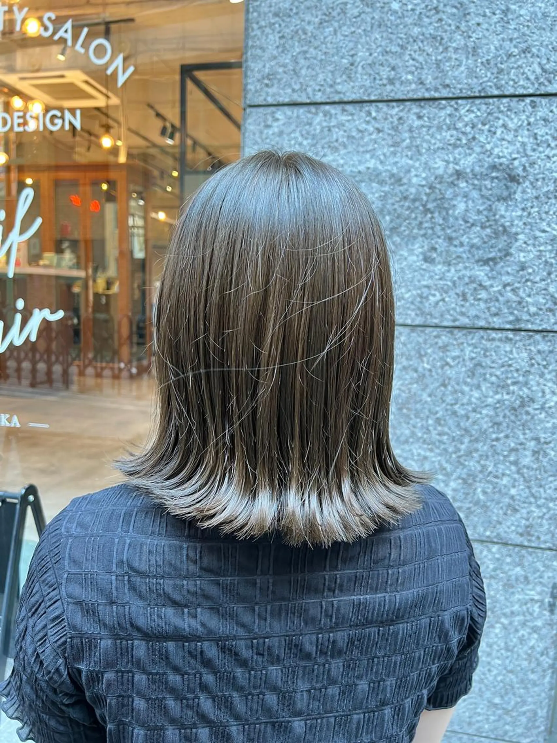 ミディアム カラー ノイシキ サキのヘアスタイル