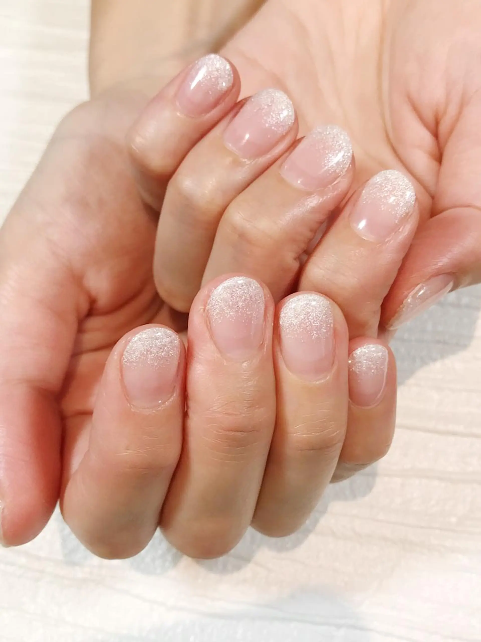 ネイル グラデーション ラメ(グリッター) ラメグラデーション ホワイト NAILSALON AMULEのネイルデザイン