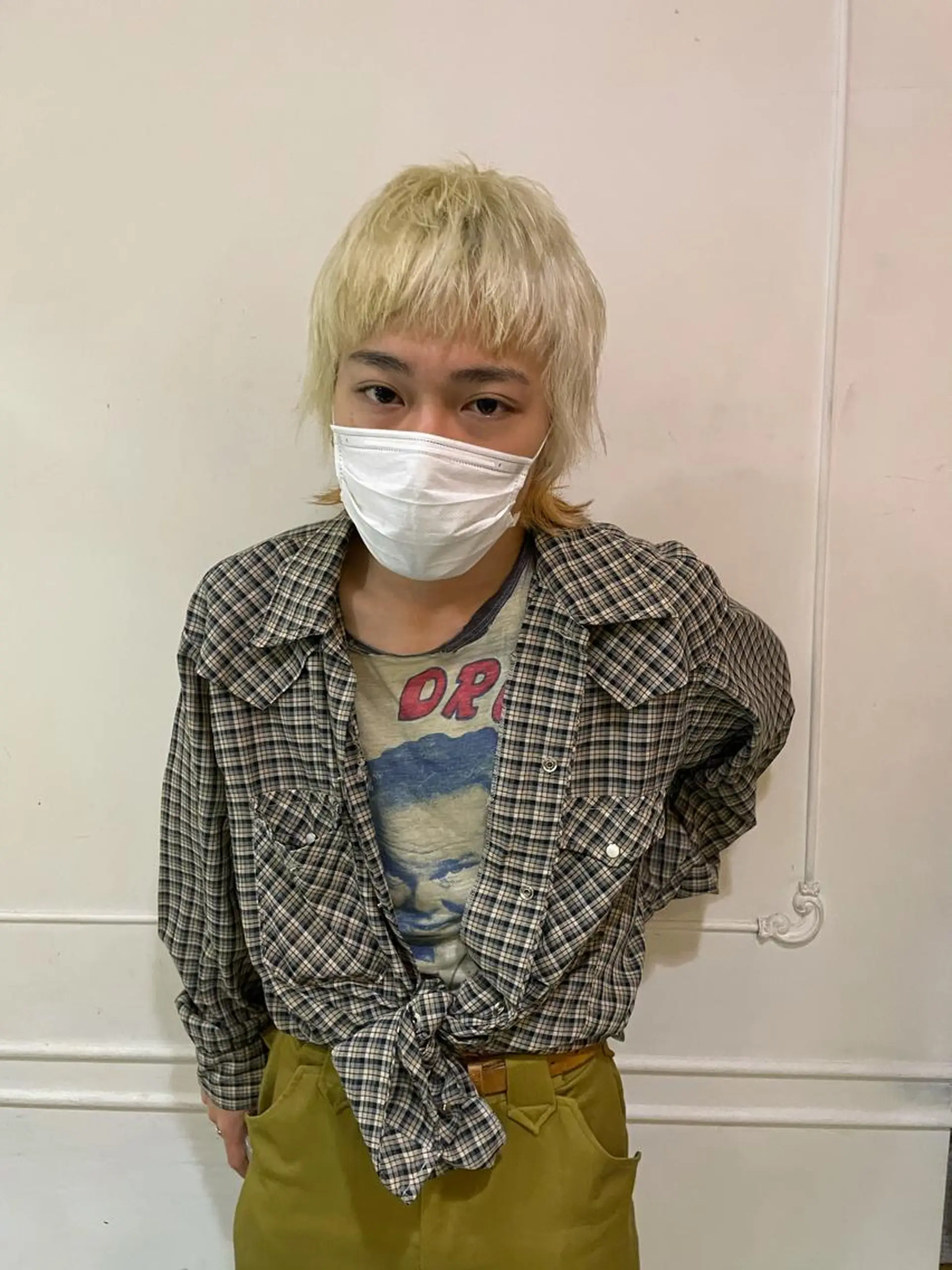 カラー メンズ メンズブリーチ メンズハイライト ブリーチ ハイライトカラー アオキ リノのヘアスタイル