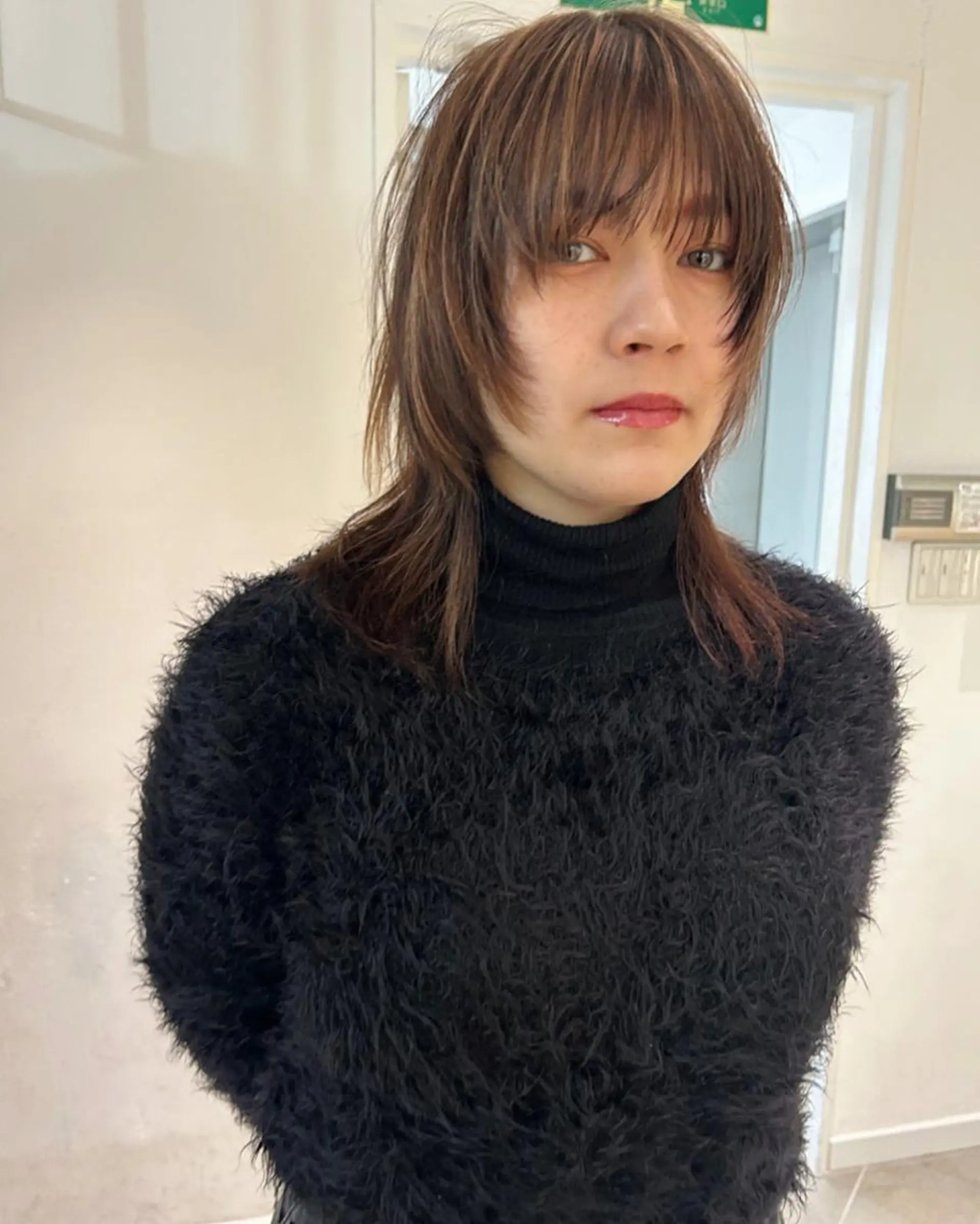 ミディアム カラー ハイライトカラー ハイライト ウルフカット カット ヘアカラー トリートメント Loom.所属・村上雅人 ナチュラルモードのヘアスタイル