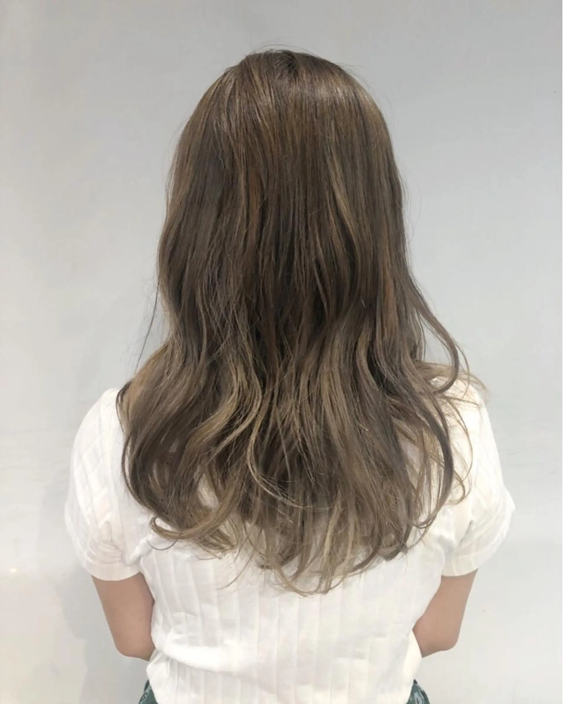ロング カラー ベージュカラー ブリーチ ミルクティーベージュ spooopy所属・🕊大垣 めぐみ🕊のヘアスタイル