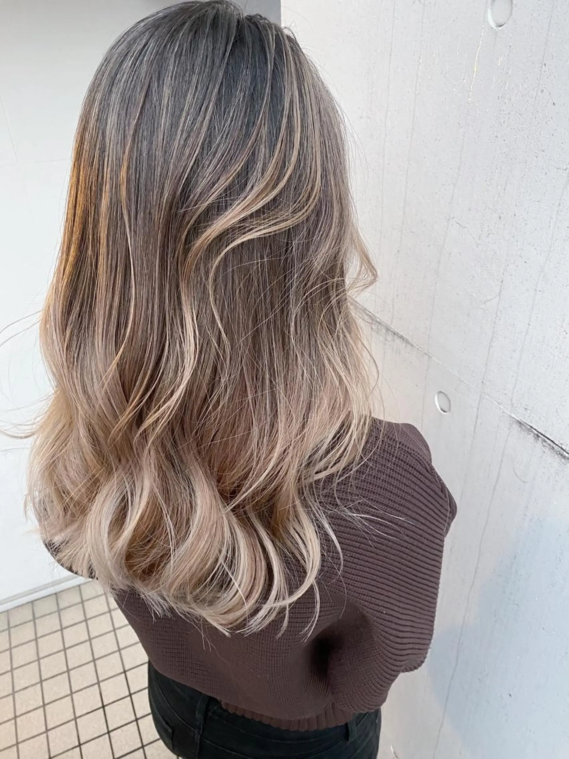 セミロング カラー パーマ ヘアアレンジ バレイヤージュ ベージュカラー ブリーチ ハイライトカラー ハイトーンカラー ヘアカラー ✨ハイクオリティ✨ 山本香也のヘアスタイル
