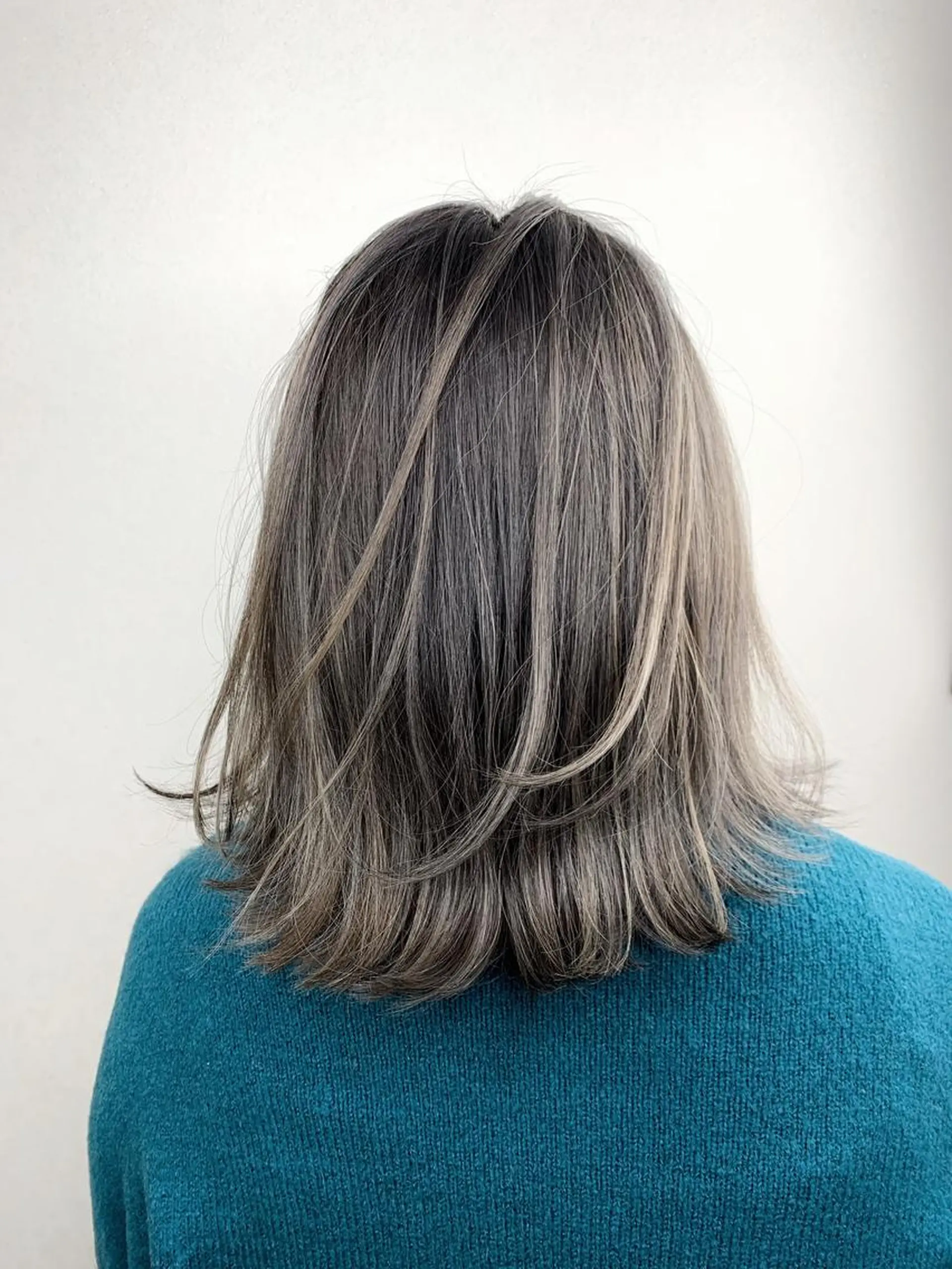 ミディアム カラー バレイヤージュ レイヤーカット due hair 京都駅前店 MILBON オージュア認定サロン【デューヘアー】所属・ハイトーンブリーチ 土坂 由志【京都】のヘアスタイル