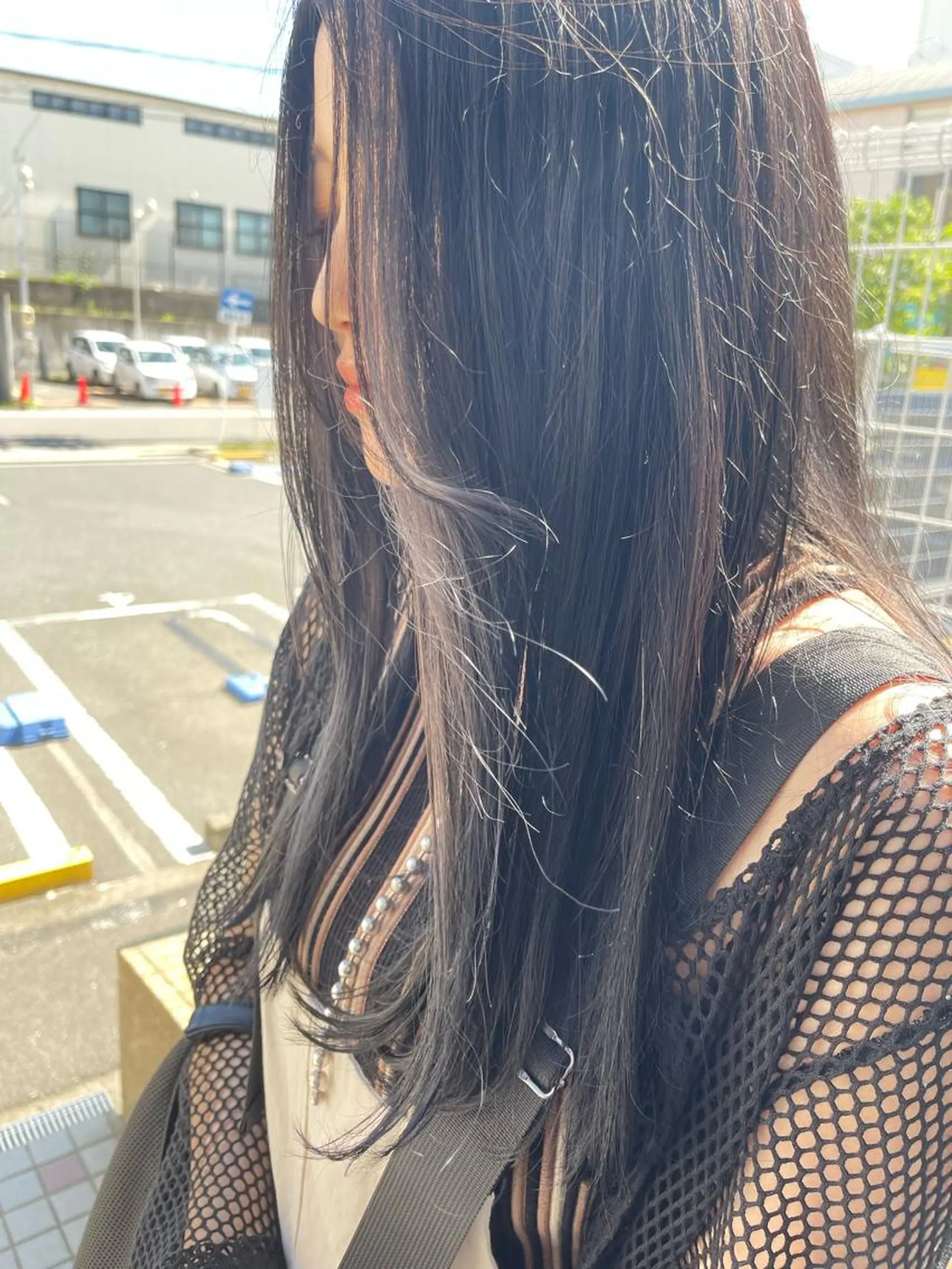 ロング カラー 透明感カラー デザインカラー シルバー 由比藤理子 ブリーチカラー🌈のヘアスタイル