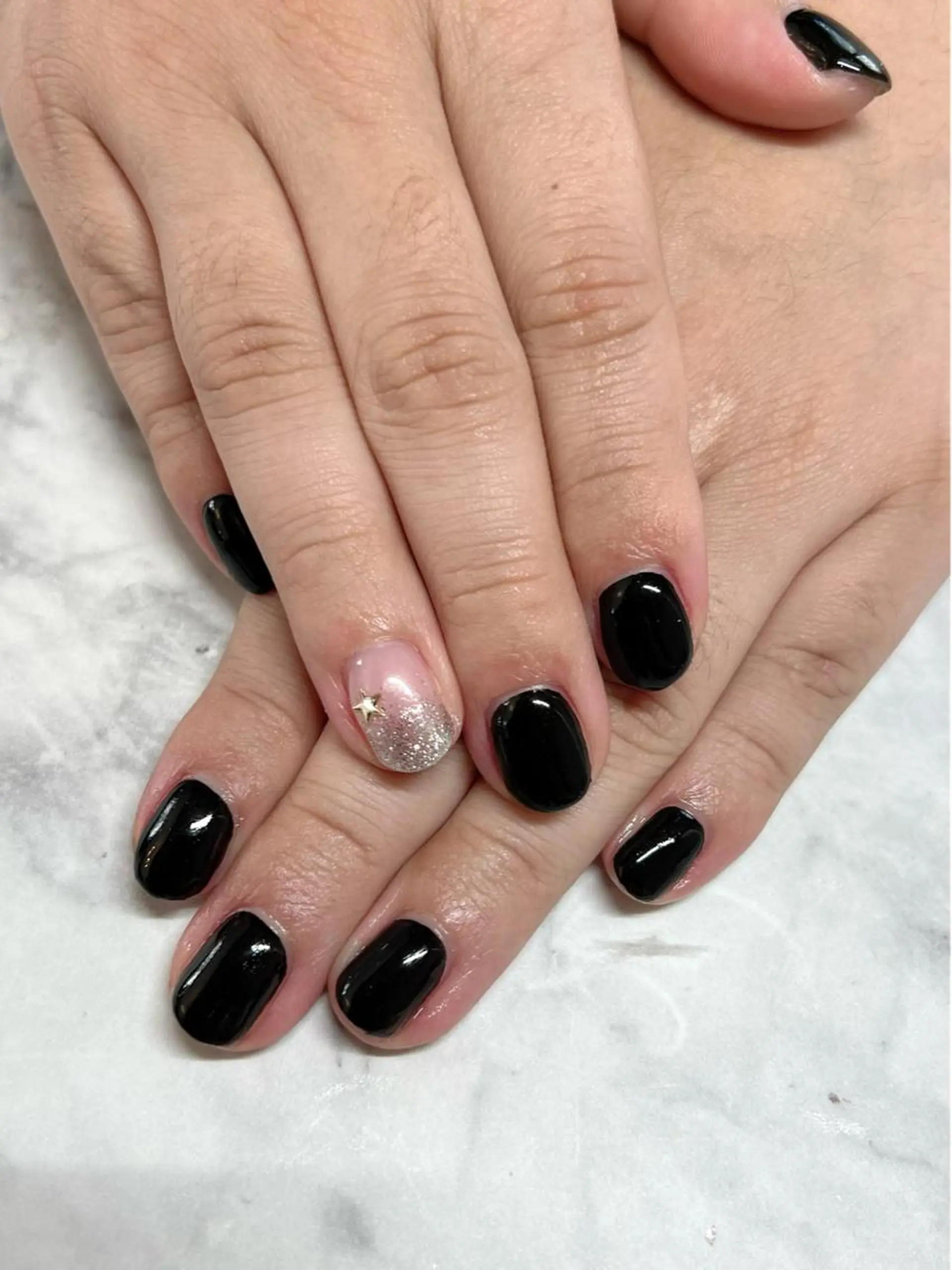 ネイル グラデーション ラメ(グリッター) ラメグラデーション 冬ネイル クリスマス ハンドネイル シェヌネイル JURAのネイルデザイン