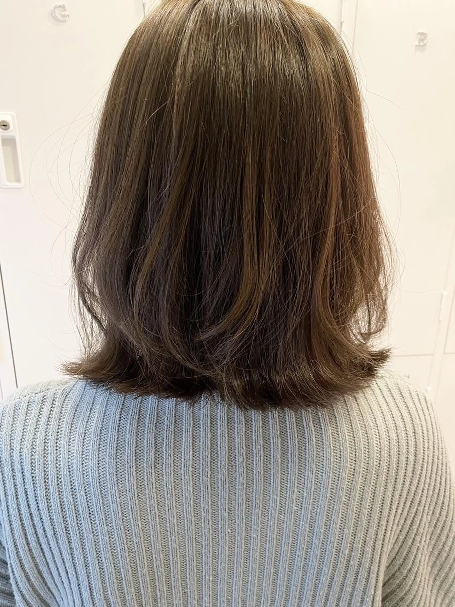 ミディアム カラー パーマ ヘアアレンジ アッシュ アッシュブラック ベージュカラー 黒髪 ブリーチ N° 秋田店【ナンバー】のヘアスタイル