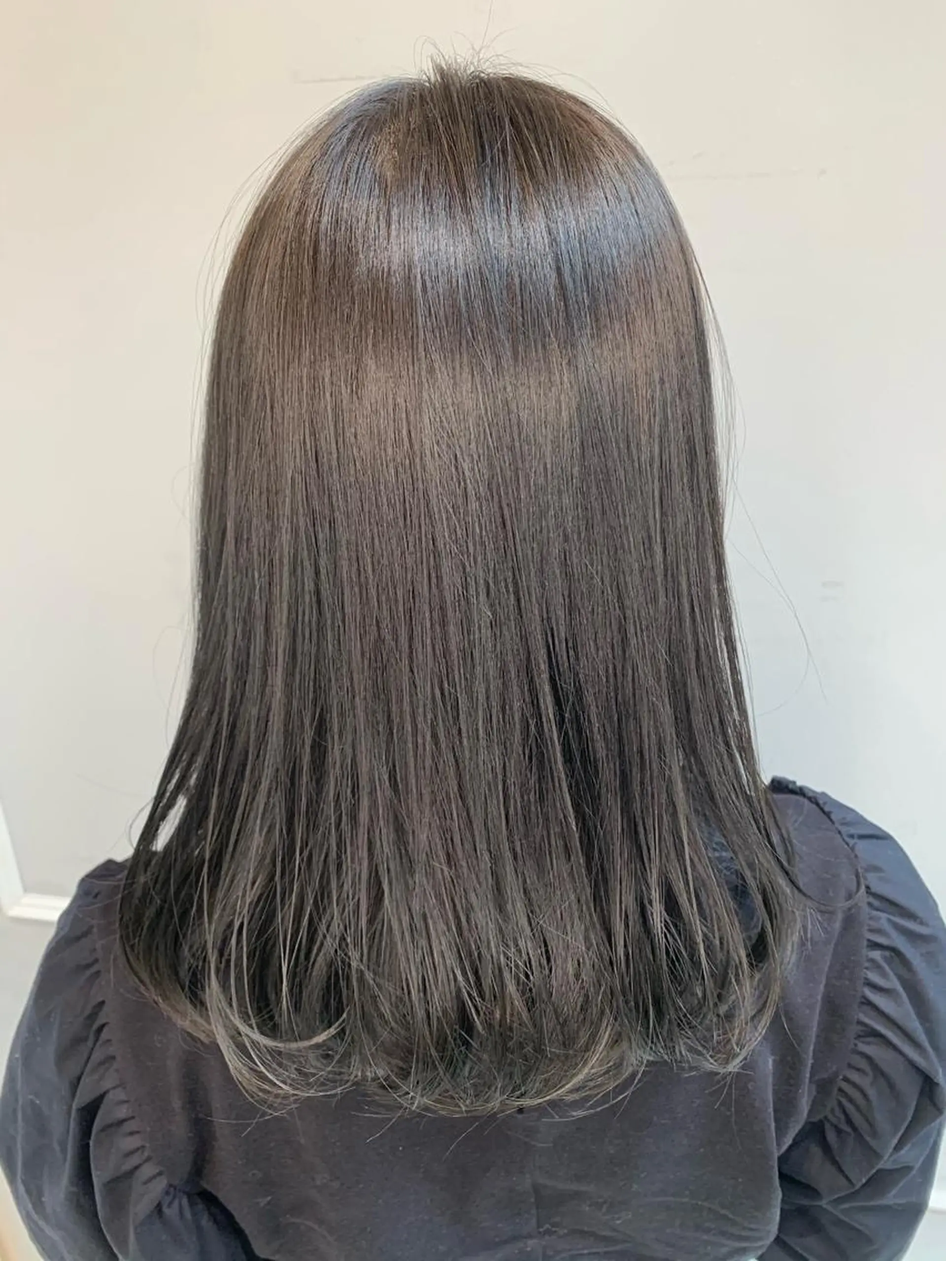 セミロング カラー ブリーチ グレージュ ヘアカラー トリートメント 🦖鶴岡香純🦖 産休中のヘアスタイル