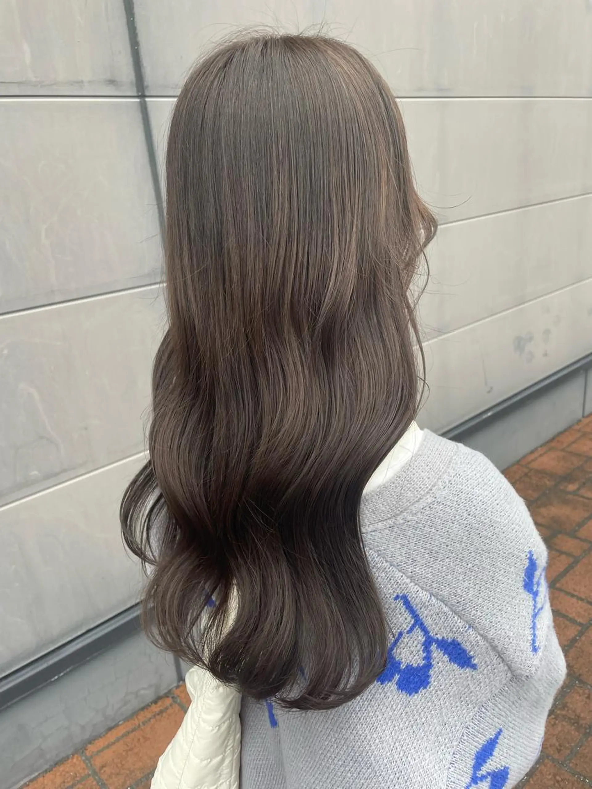 カラー ブリーチ グレージュ ブリーチなしカラー 茂木 結希のヘアスタイル