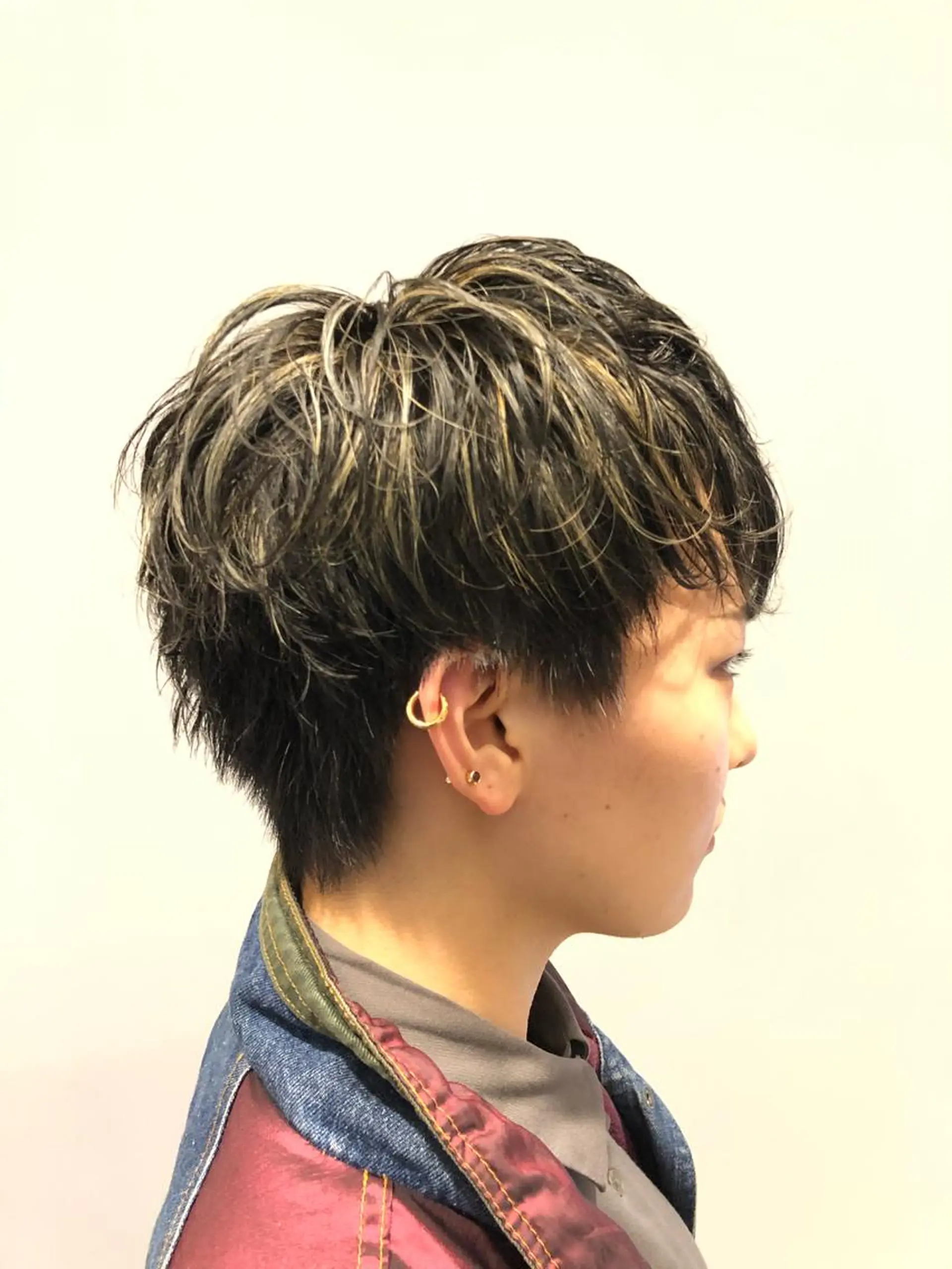 ショート カラー ハイライトカラー ハイライト ワタナベ テルマサのヘアスタイル