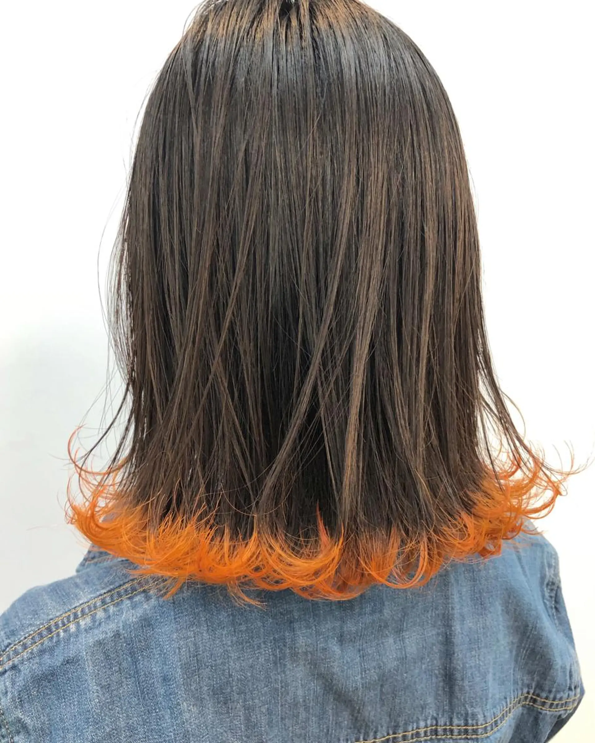 カラー ニシオカ タクヤのヘアスタイル