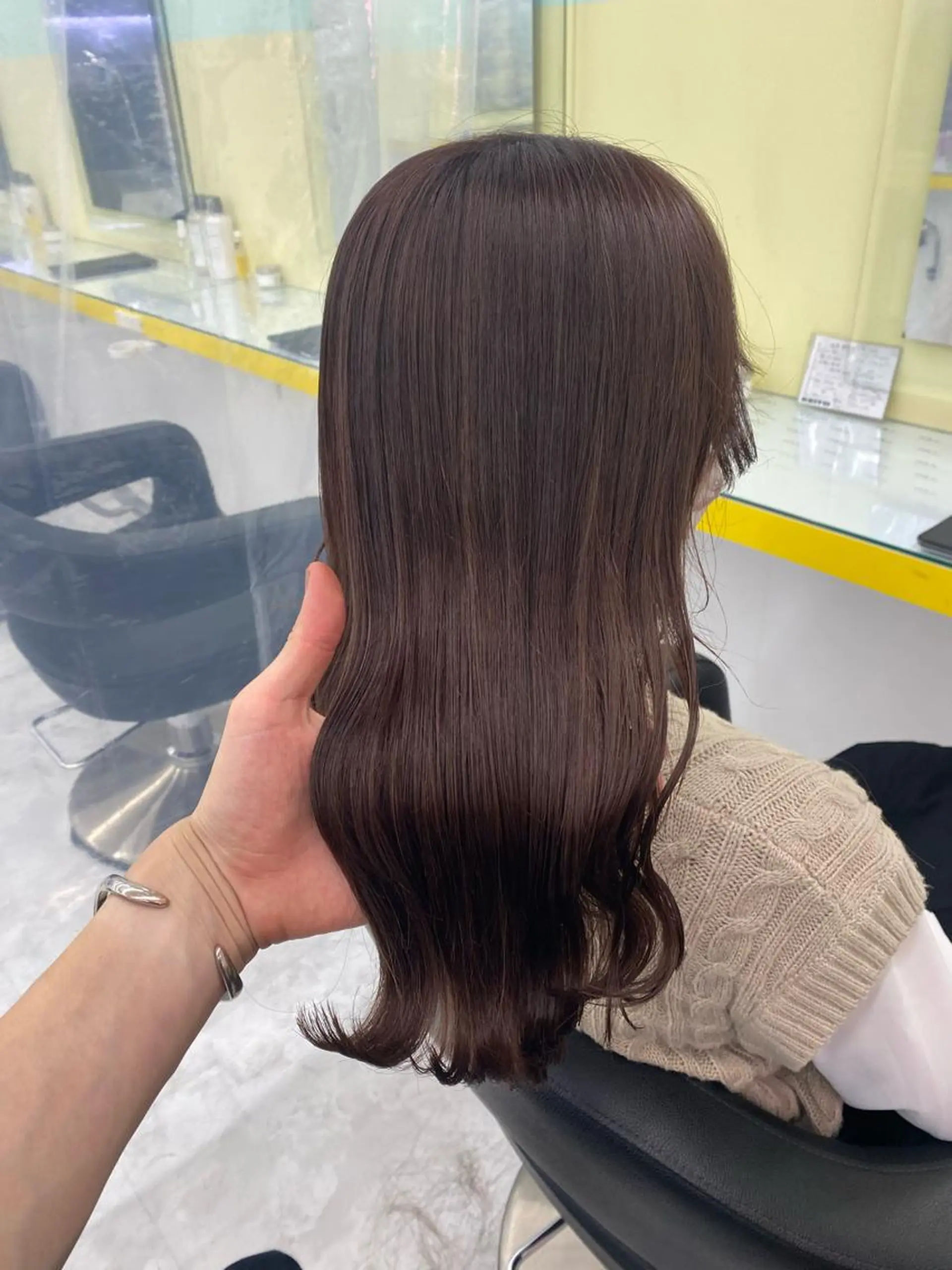ミディアム カラー パーマ ヘアアレンジ ネイル マツエク・マツパ 韓国風ベージュ🤎 赤みなし🌿横浜🤎のヘアスタイル