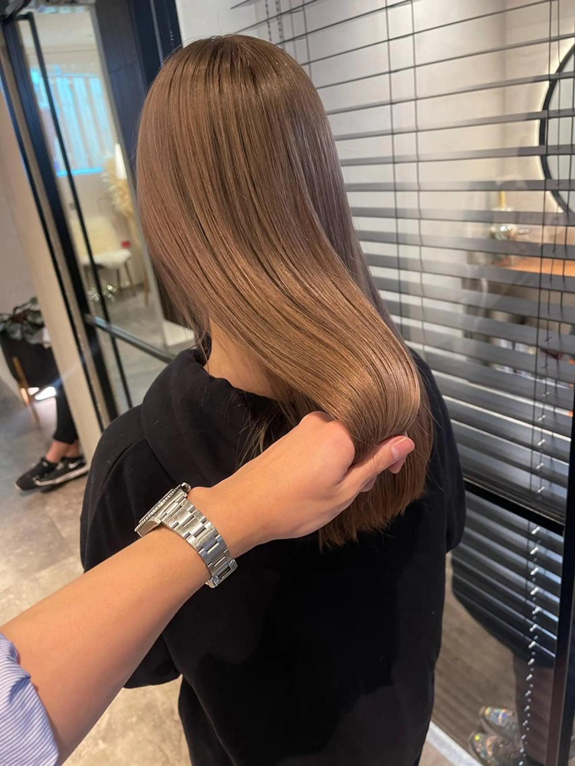 ロング カラー ヘアアレンジ ベージュカラー ミルクティーベージュ TOMO GEEKS代表のヘアスタイル