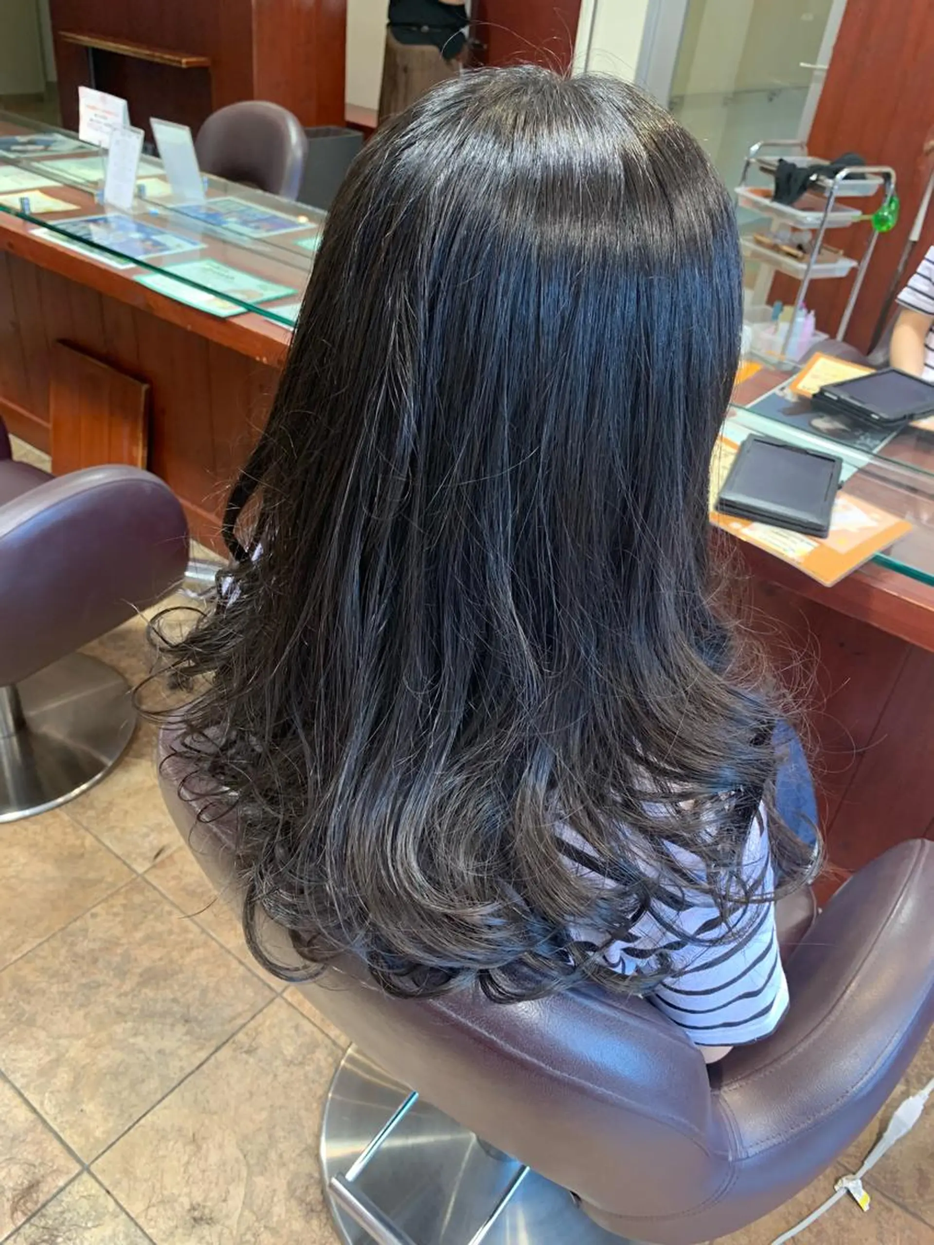 ロング アッシュ 嶋村 望美のヘアスタイル