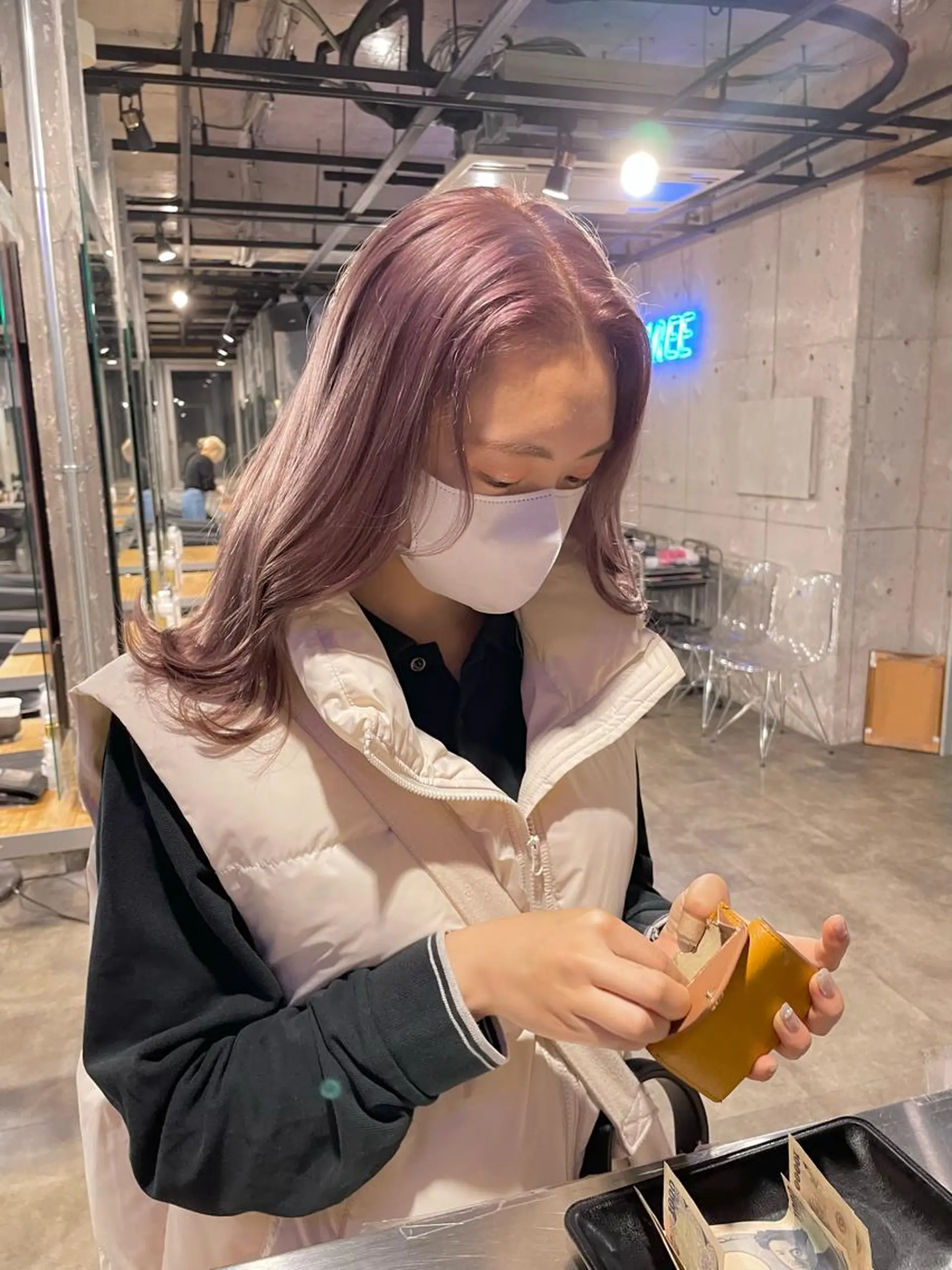 ミディアム カラー パーマ ヘアアレンジ メンズ キッズ ネイル マツエク・マツパ アイブロウ 透明感カラー・レイヤ ー🎀amika🎀のヘアスタイル