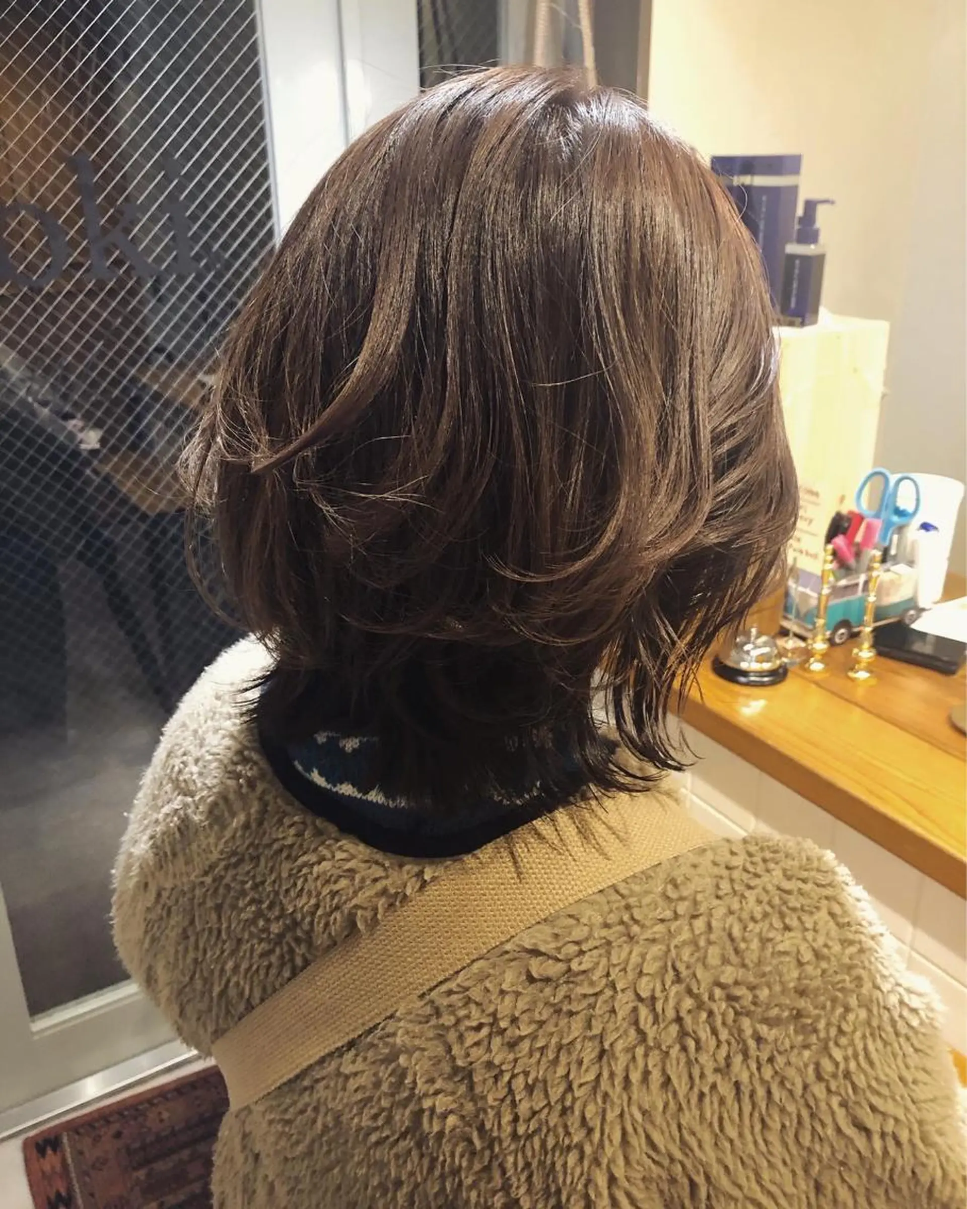ミディアム カラー ベージュカラー パープルカラー レイヤーカット パーマ美容師 hanaのヘアスタイル