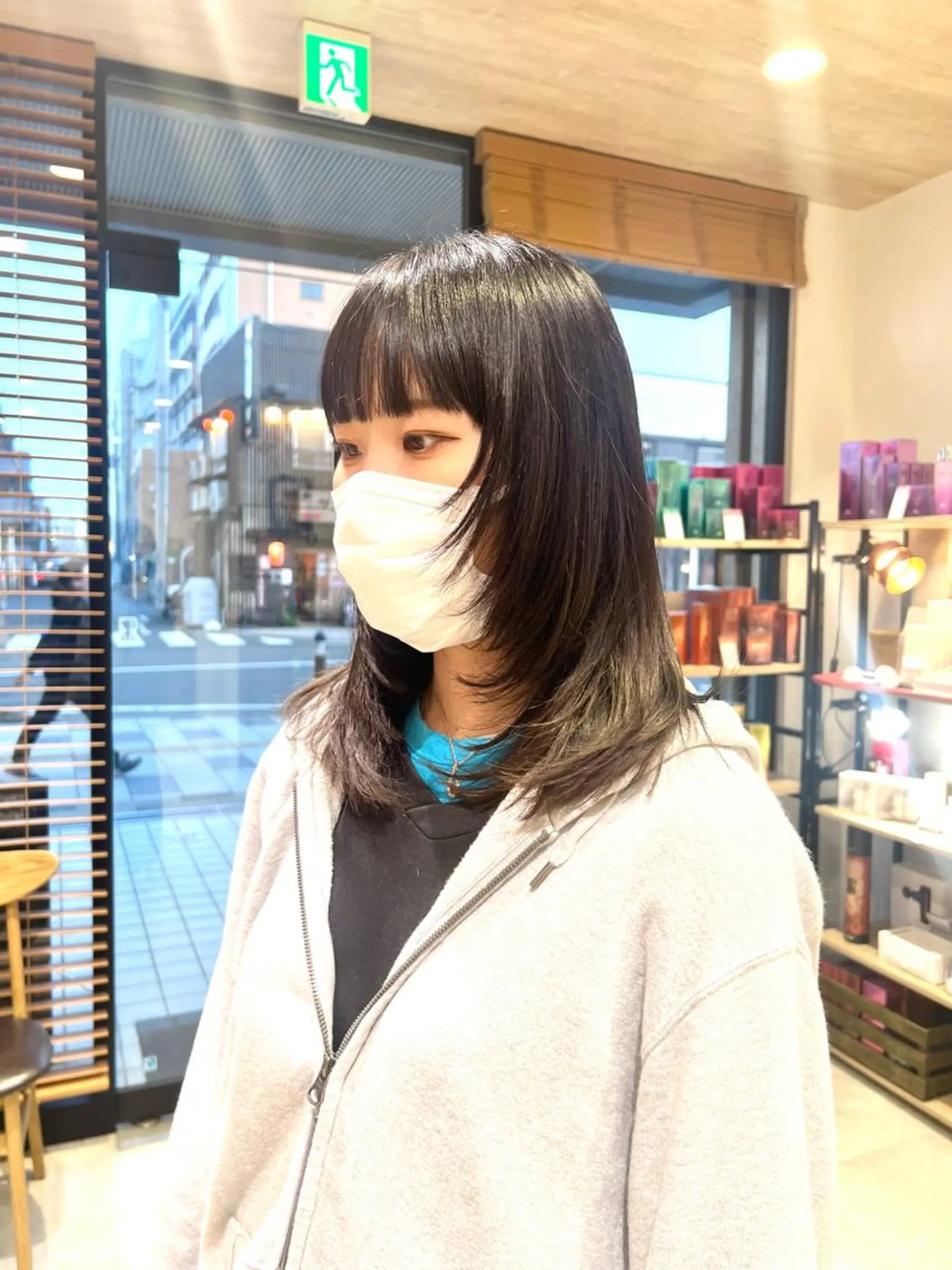 セミロング カラー Oasisgarden所属・レイヤー/ブリーチ MOMOのヘアスタイル