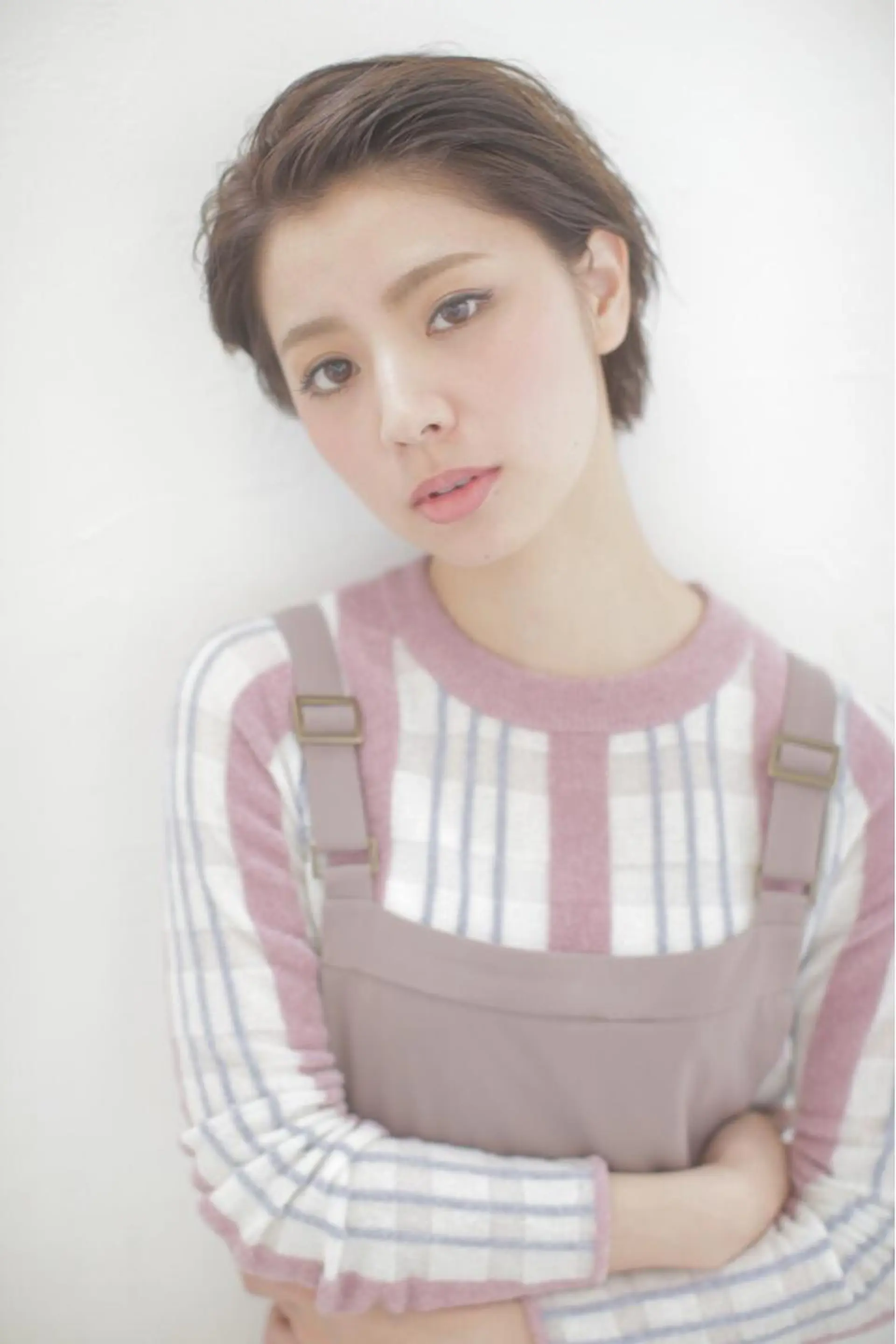 ショート カラー パーマ 黒髪 ボブ 斜めバング 似合わせカット ショートヘア エイト ウメダのヘアスタイル