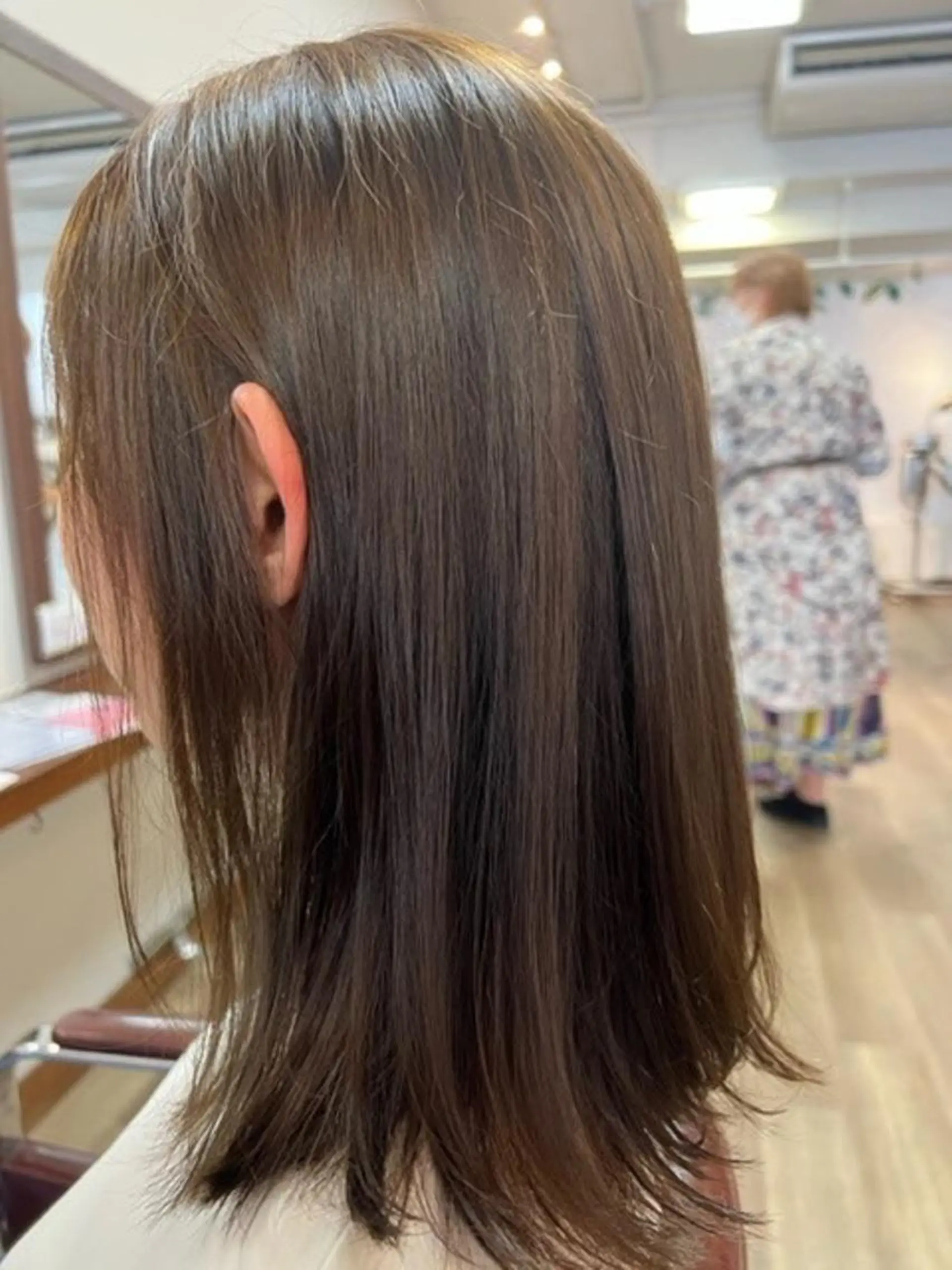 セミロング カット ヘアカラー chill out 南塚口本店のヘアスタイル