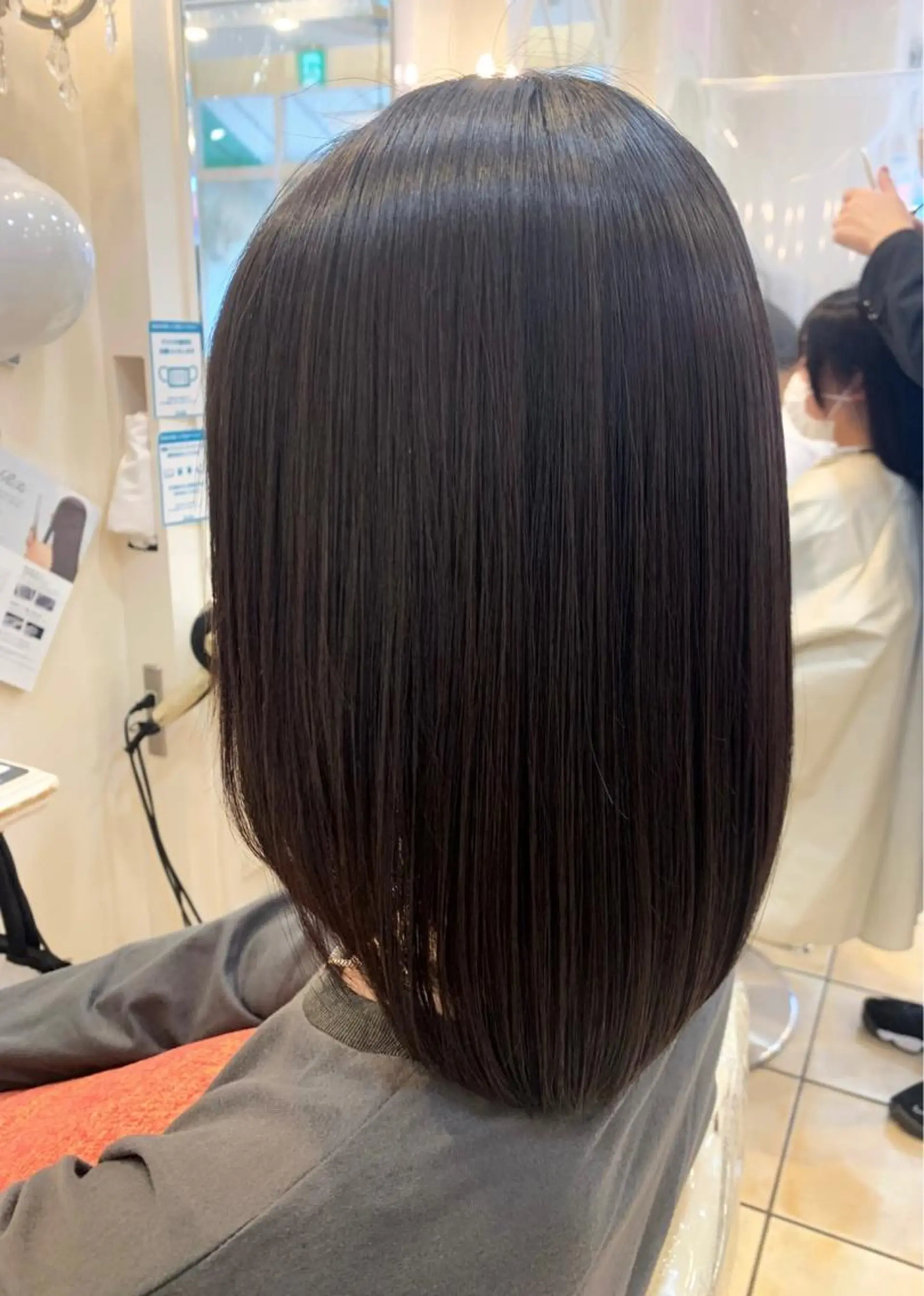 セミロング 岩本 菖のヘアスタイル