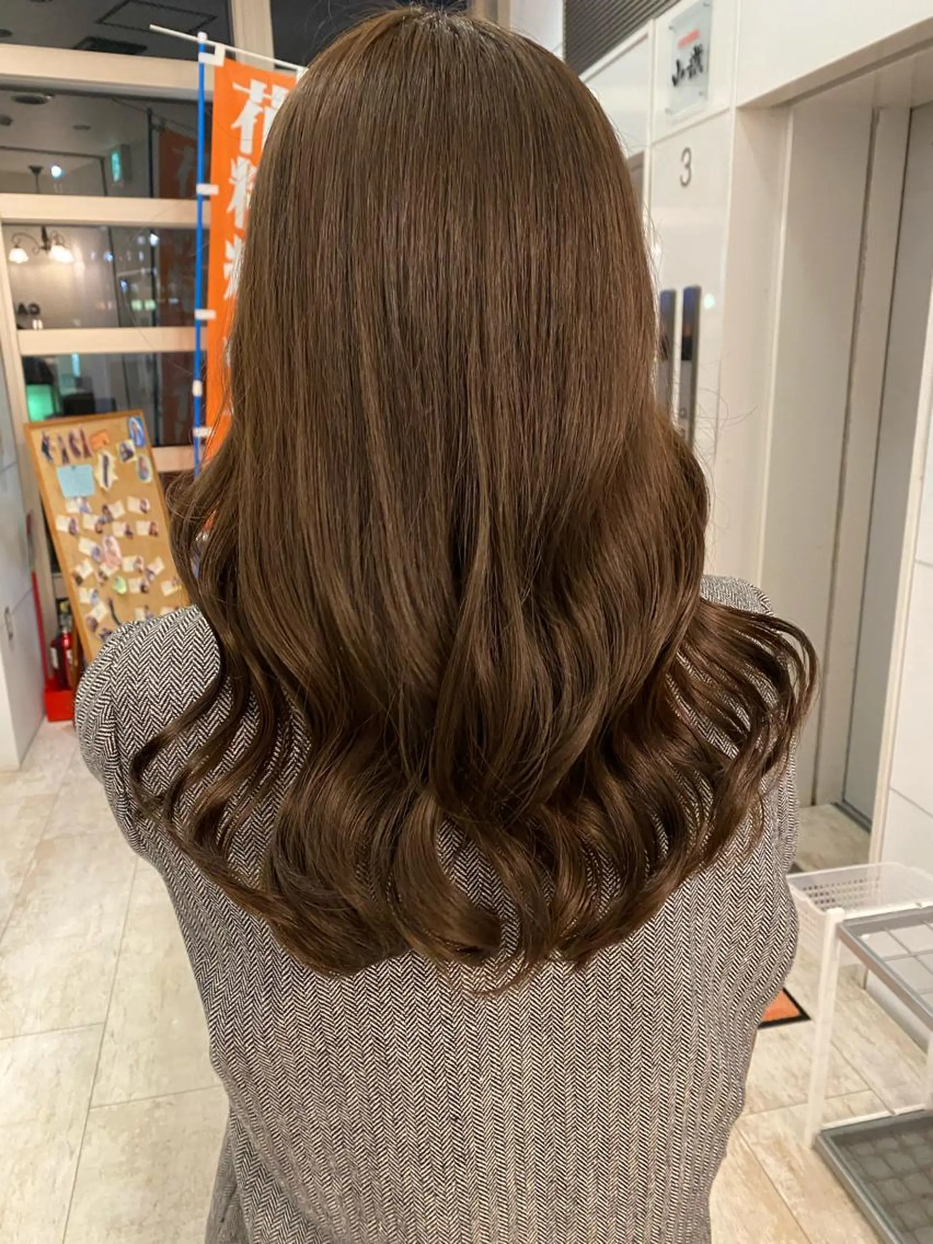 ロング カラー アッシュ アッシュブラウン ブリーチ ブラウンカラー 透明感カラー 山本　尚輝 🐶ハイライト🐶のヘアスタイル