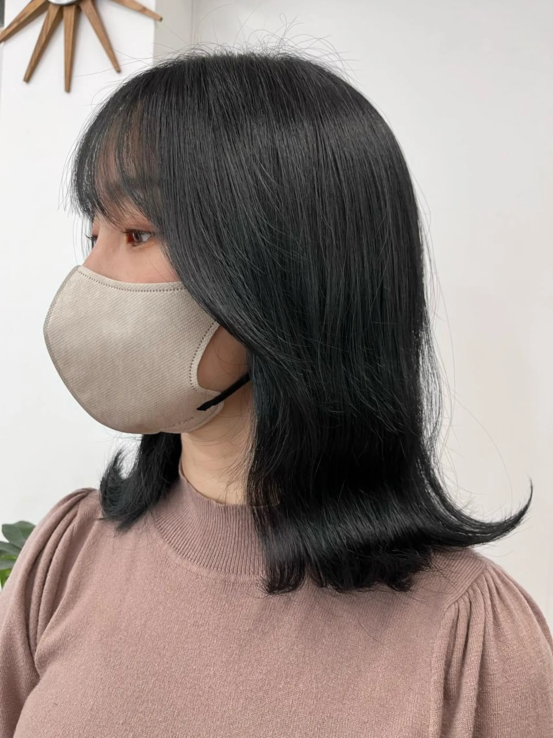 ミディアム カラー パーマ ヘアアレンジ メンズ キッズ ネイル マツエク・マツパ アイブロウ メンズインナーカラー メンズ韓国風 黒髪 ブルーカラー ブルーブラック 武田涼レイヤーカット 髪質改善×縮毛矯正のヘアスタイル