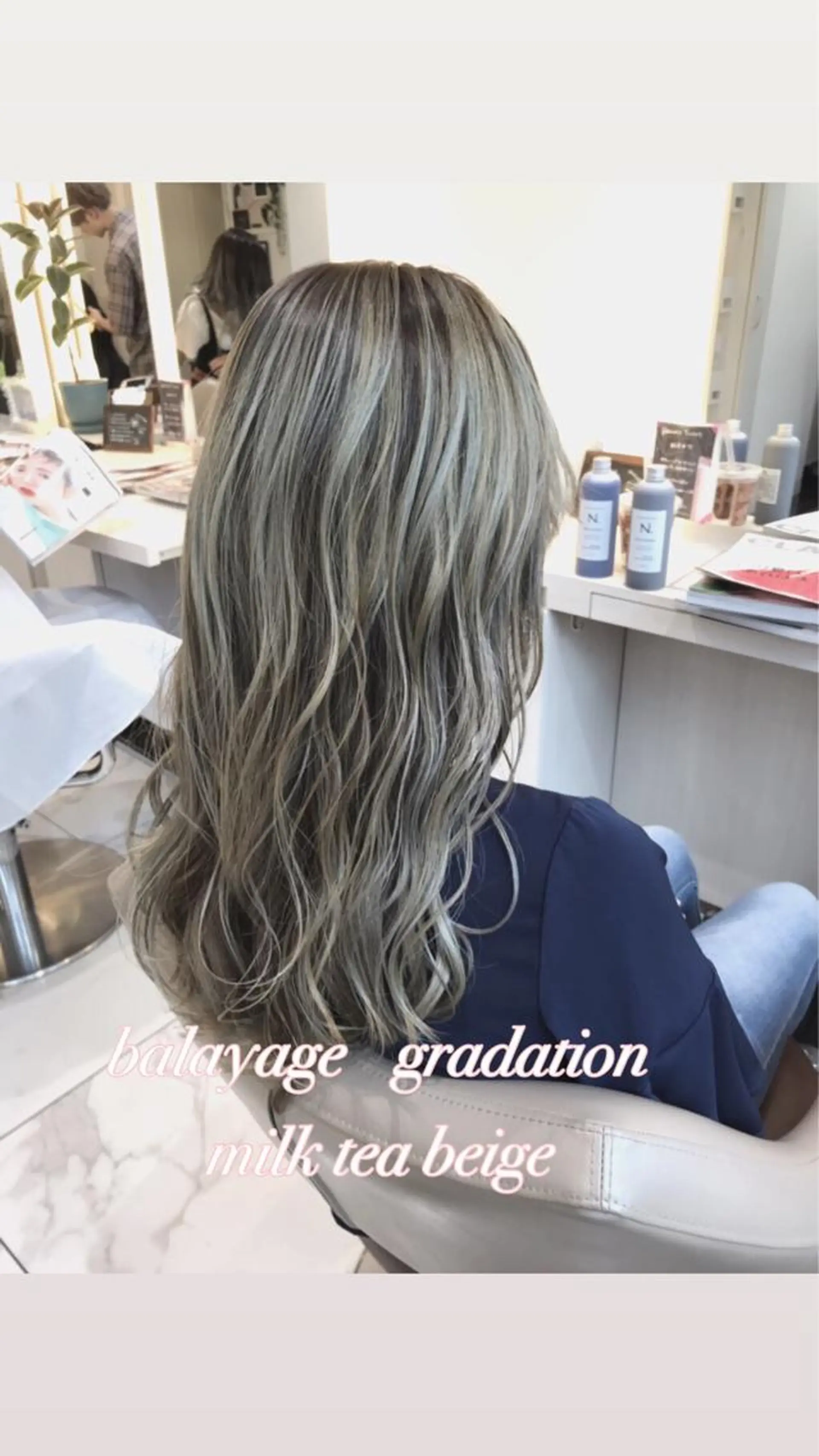 セミロング カラー バレイヤージュ ベージュカラー グラデーションカラー ミルクティーベージュ レイヤーカット カット ヘアカラー 山崎俊輔/髪質改善 /バレイヤージュのヘアスタイル