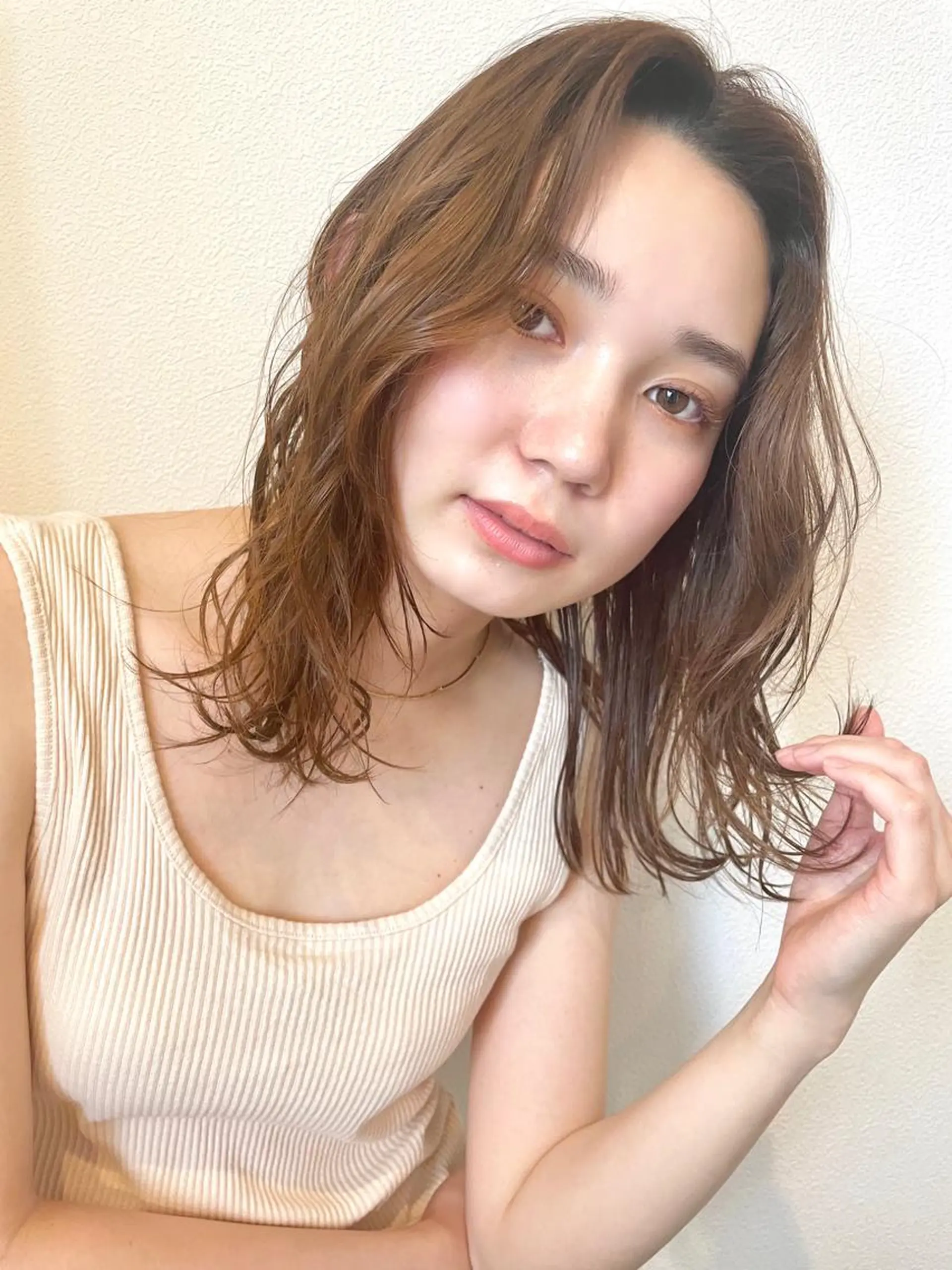 ミディアム カラー ボブレイヤー ミディアムレイヤー ベージュカラー ブリーチ 透明感カラー 🩰オリーブ/ ベージュ松本咲花🩰のヘアスタイル