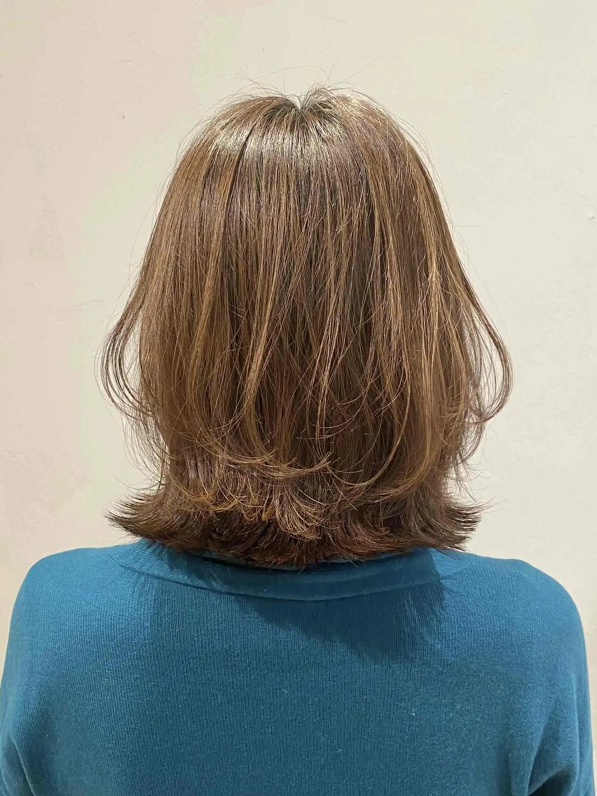 ミディアム カラー ヘアアレンジ ショートボブ ボブレイヤー ブリーチ デザインカラー イヤリングカラー Neolive plus所属・前田 裕介のヘアスタイル