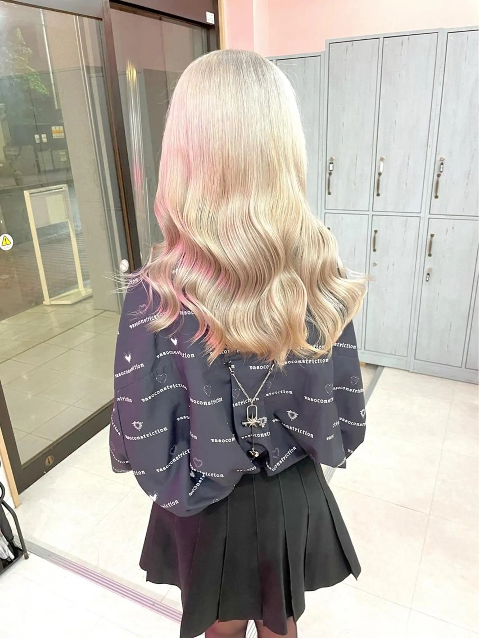 セミロング カラー ヘアアレンジ メンズ 韓国ヘア特化💍 tiam💍ブリーチのヘアスタイル