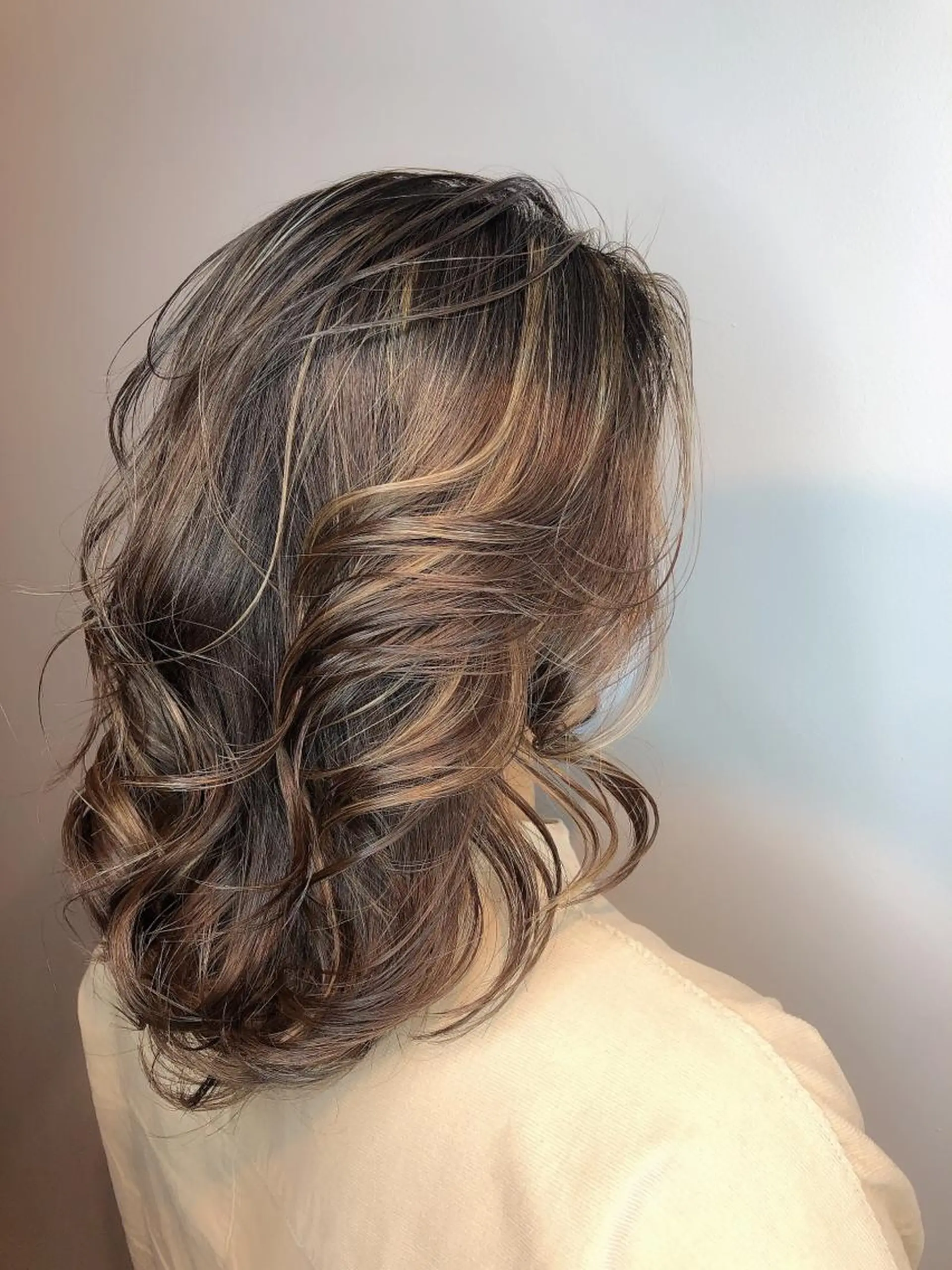 セミロング ヘアカラー to youハイライトのヘアスタイル