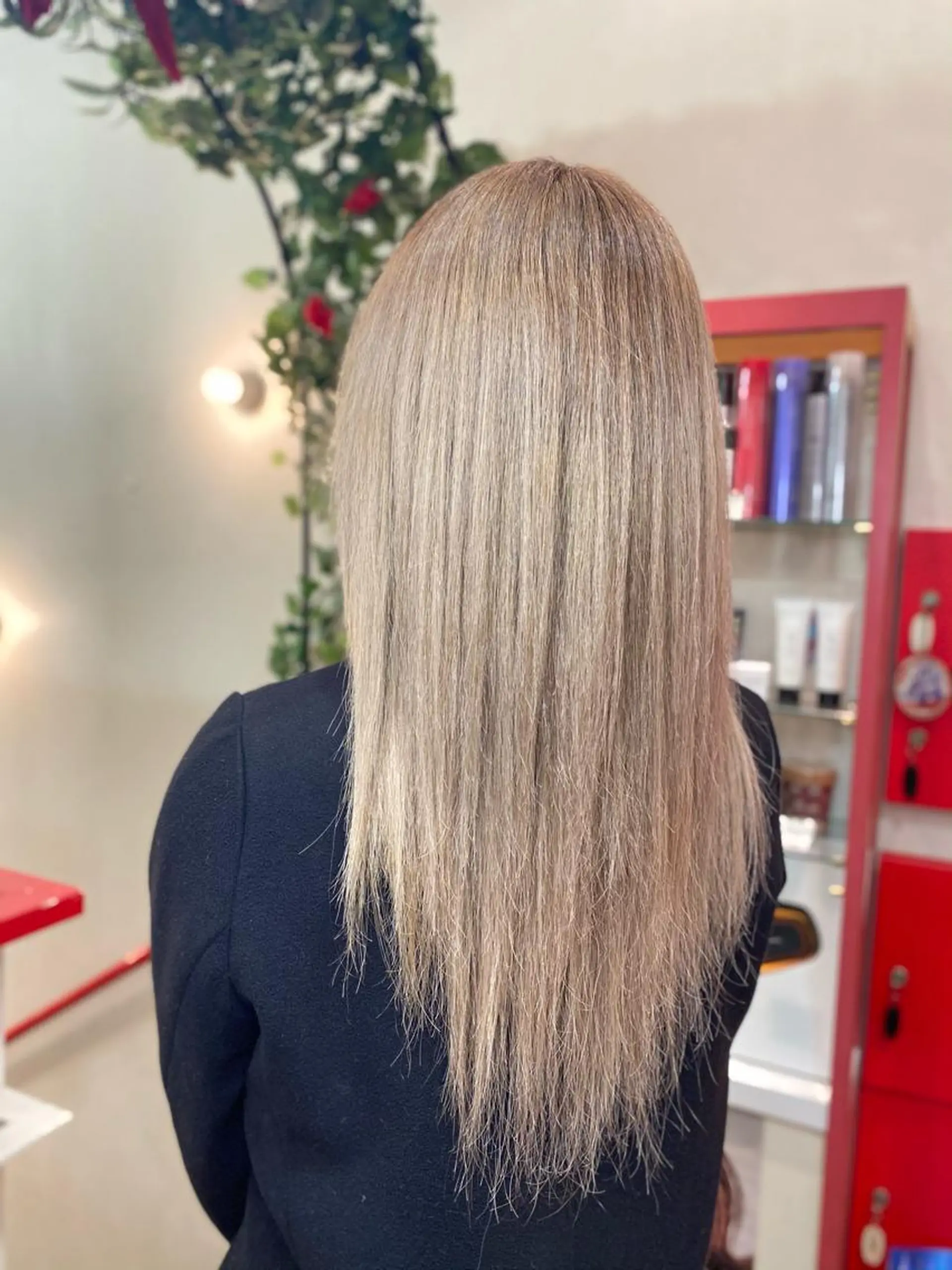 セミロング ヘアカラー ゆぴ☾‪/推しカラー /ハイトーンのヘアスタイル