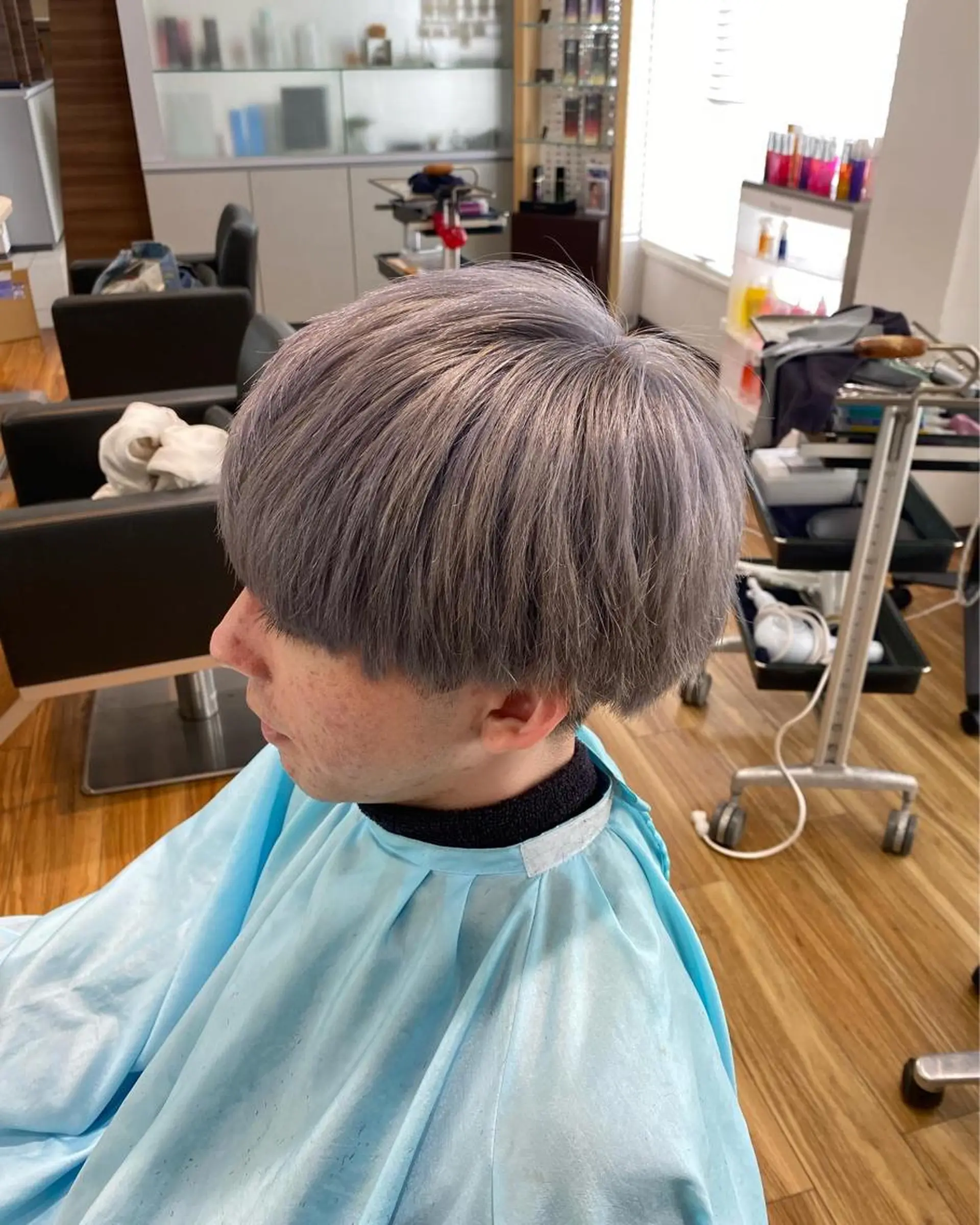 ショート カラー メンズ メンズブリーチ ブリーチ シルバー ヘアカラー DOI   HAIR MAKE MODE所属・土井 祐之介のヘアスタイル