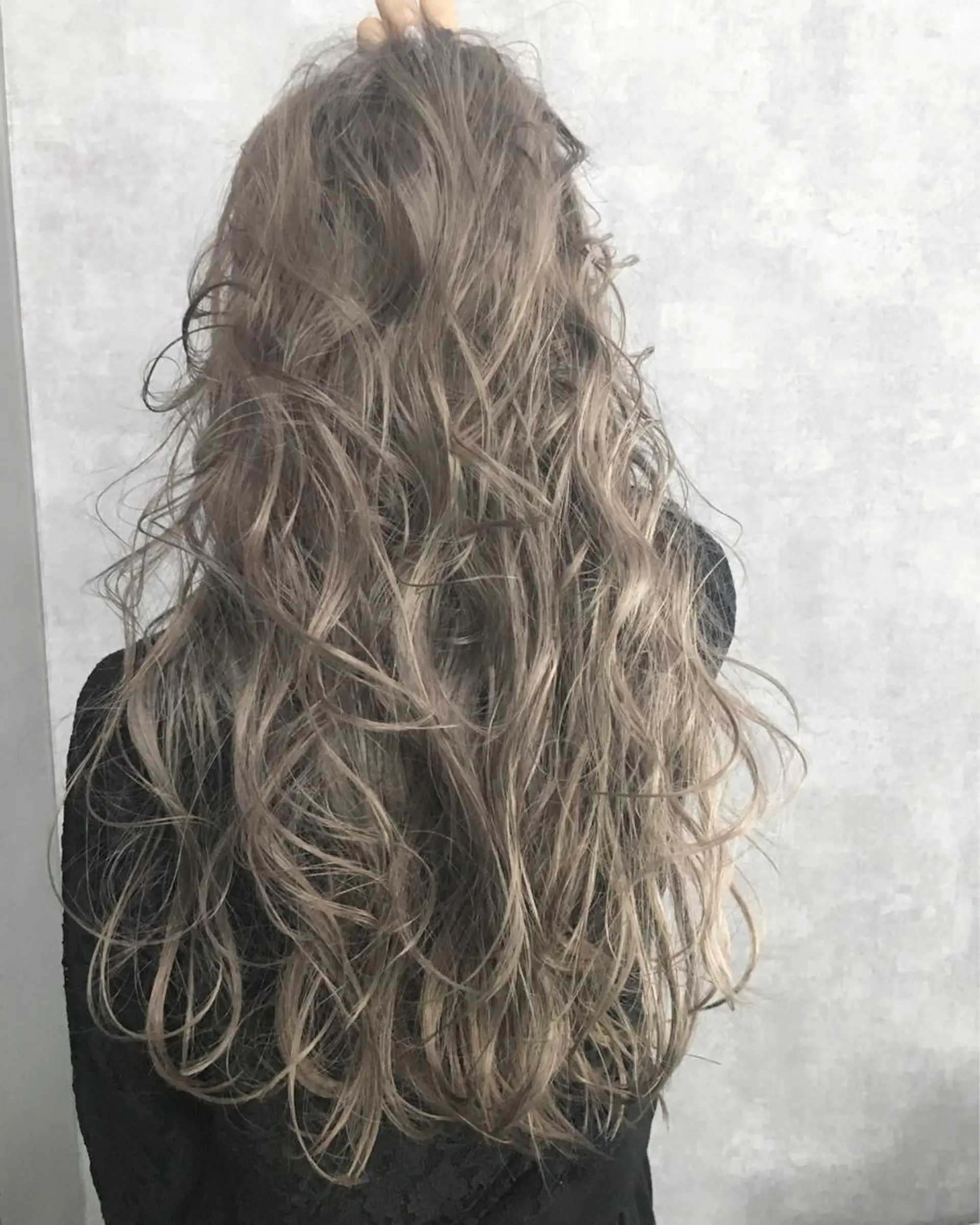 ロング カラー シルバー レイヤーカット BLend 渋谷のヘアスタイル