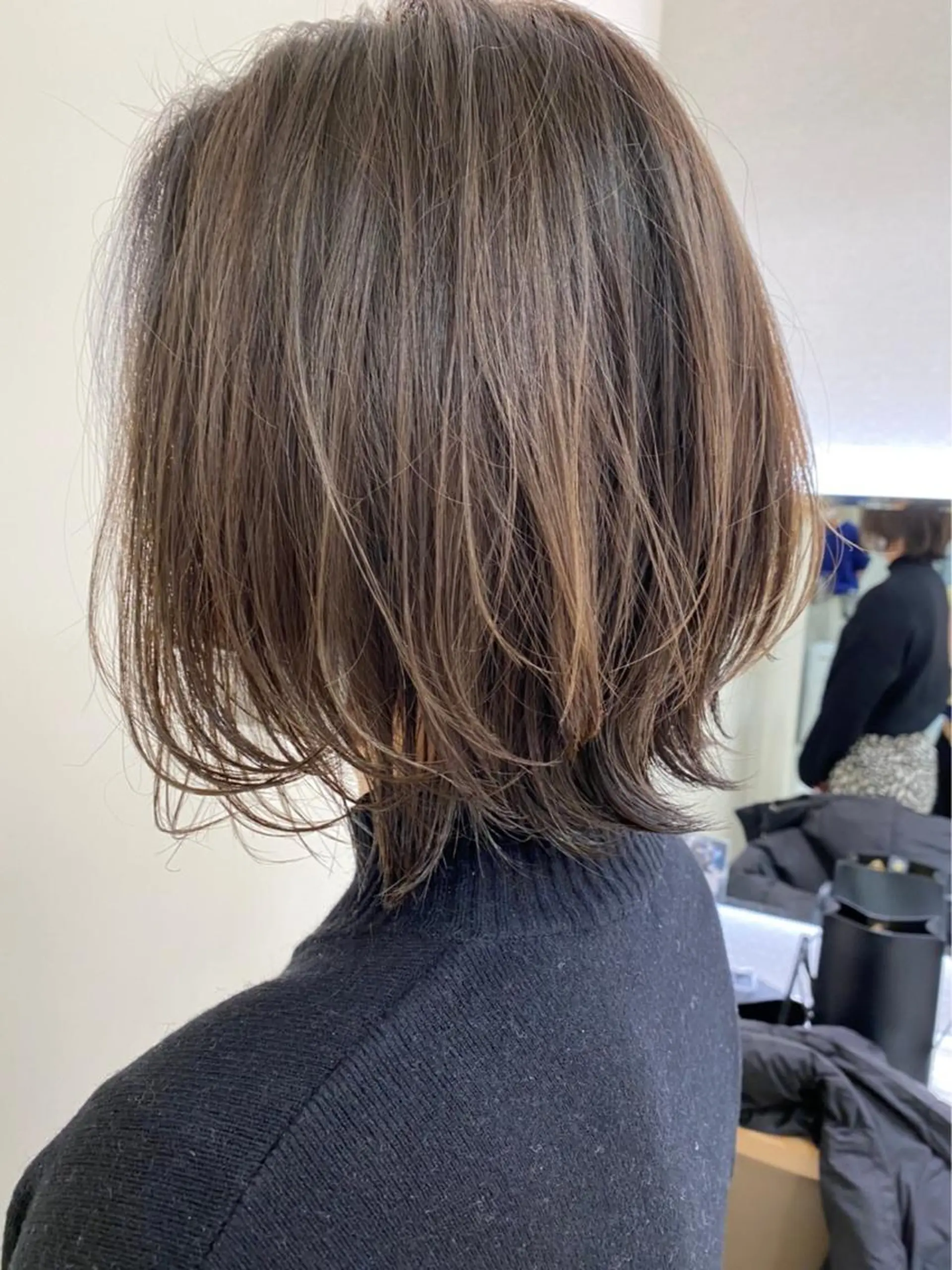 ミディアム カラー ヘアカラー トリートメント 細めハイライト🩶 ボブ/レイヤーカットのヘアスタイル