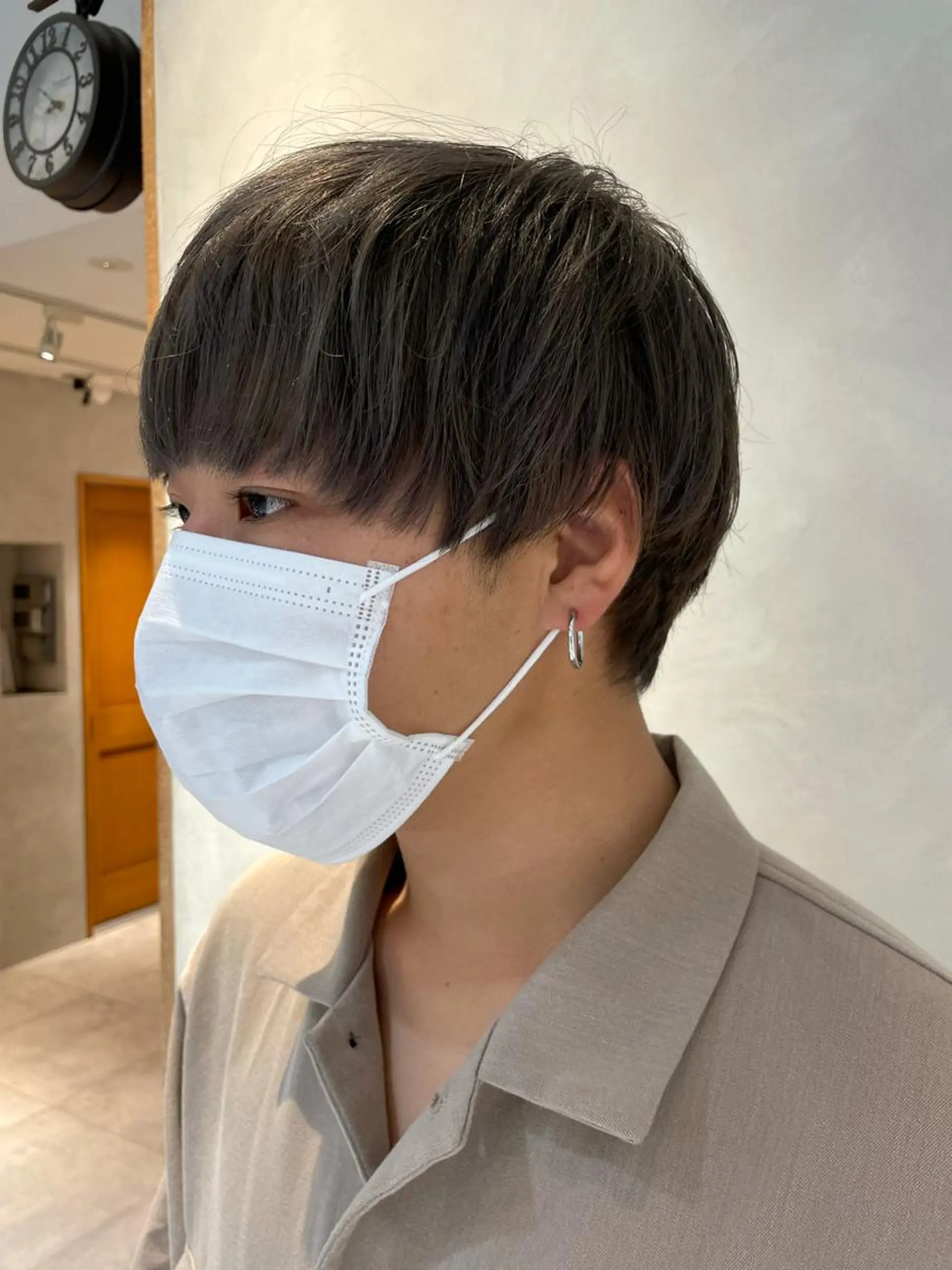 ショート カラー メンズ メンズブリーチ マッシュ 刈り上げ ベージュカラー ブリーチ 若林 良のヘアスタイル