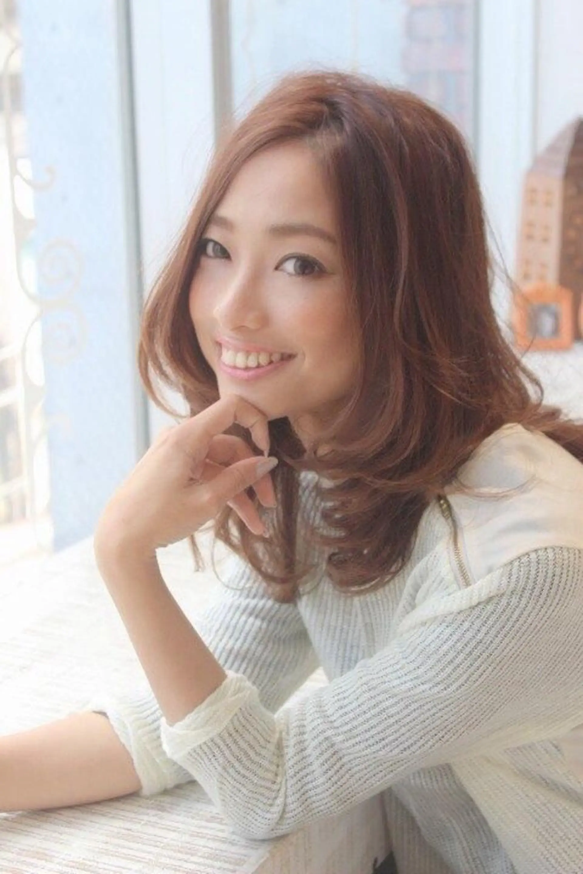 ミディアム カラー 顔まわりレイヤー 顔周りカット レイヤーカット メンズ指名多数!! SiLO 田島のヘアスタイル