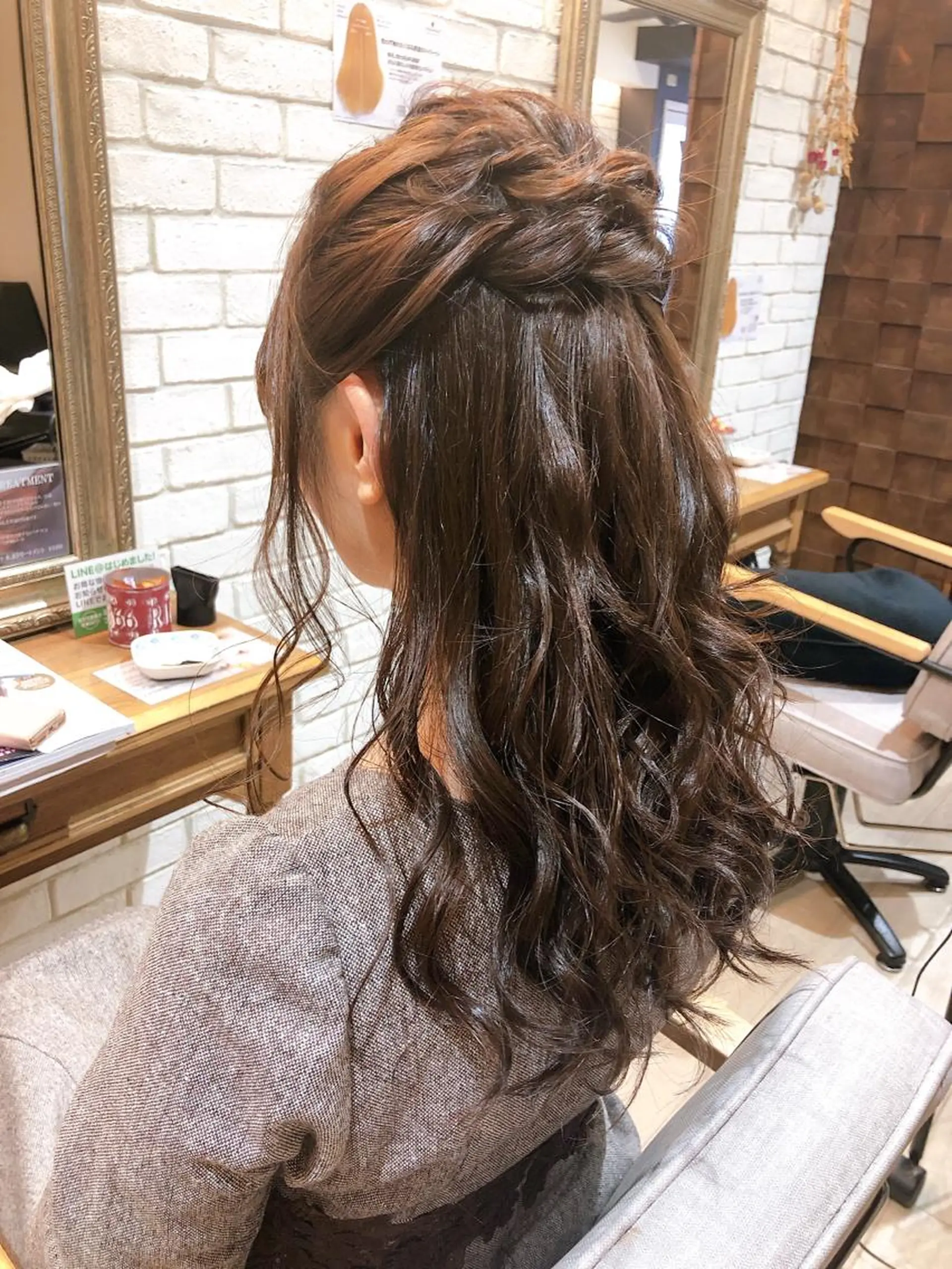 ロング ヘアアレンジ ハーフアップ flammeum三軒茶屋店所属・あおき まなのヘアスタイル